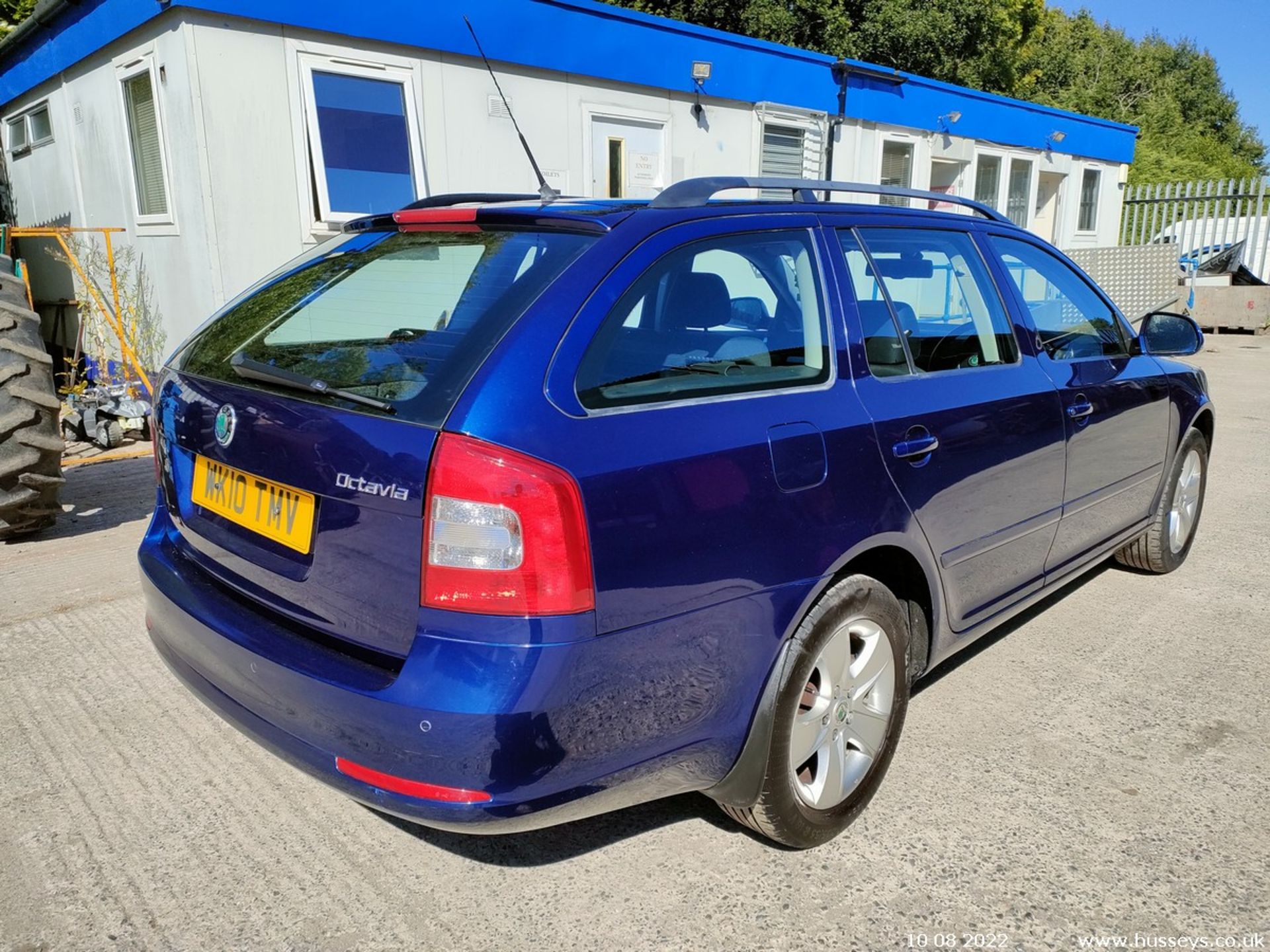 10/10 SKODA OCTAVIA ELEGANCE TDI CR - 1598cc 5dr Estate (Blue, 130k) - Image 8 of 21