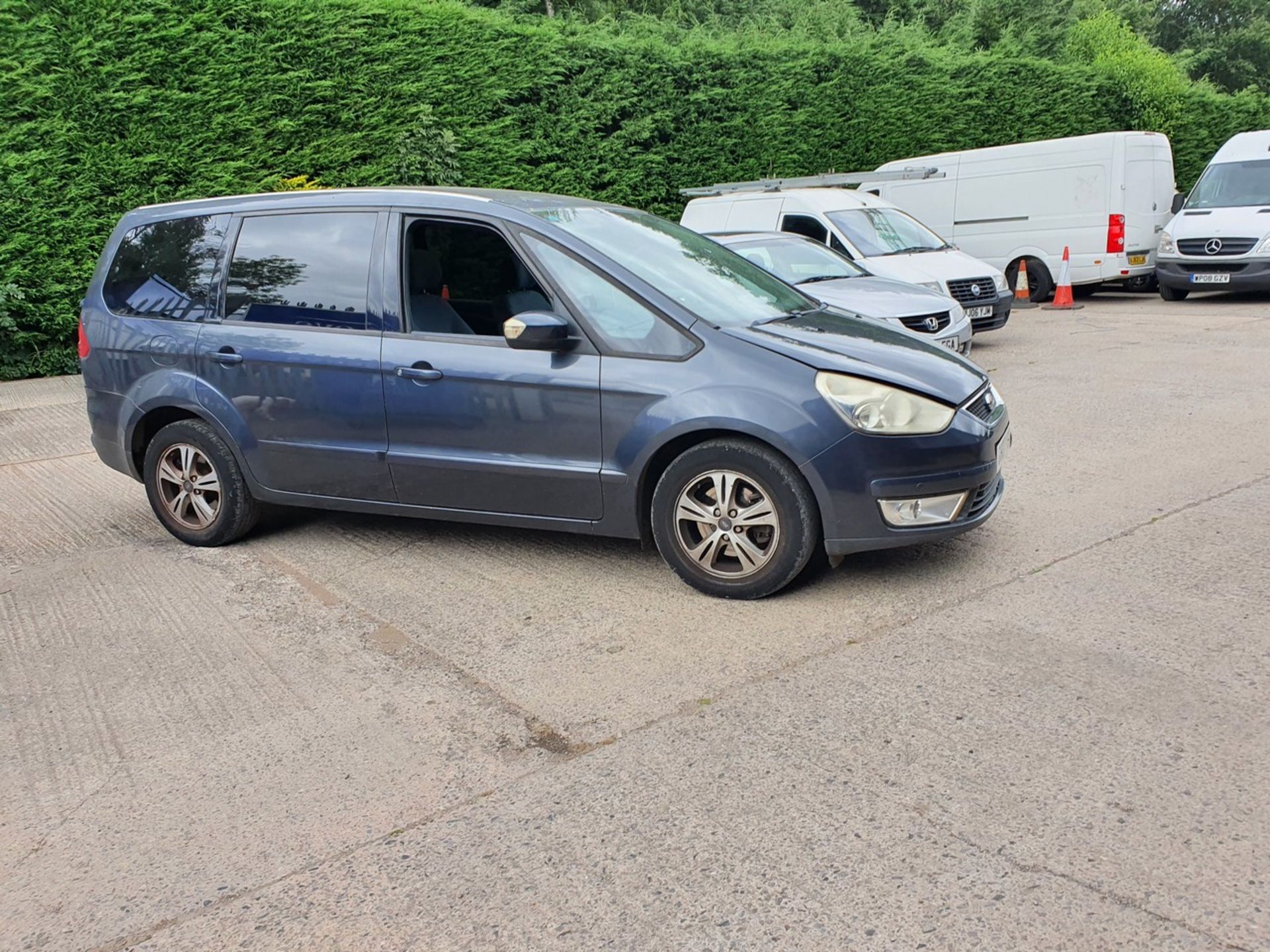 07/07 FORD GALAXY ZETEC - 1999cc 5dr MPV (Grey) - Image 24 of 25