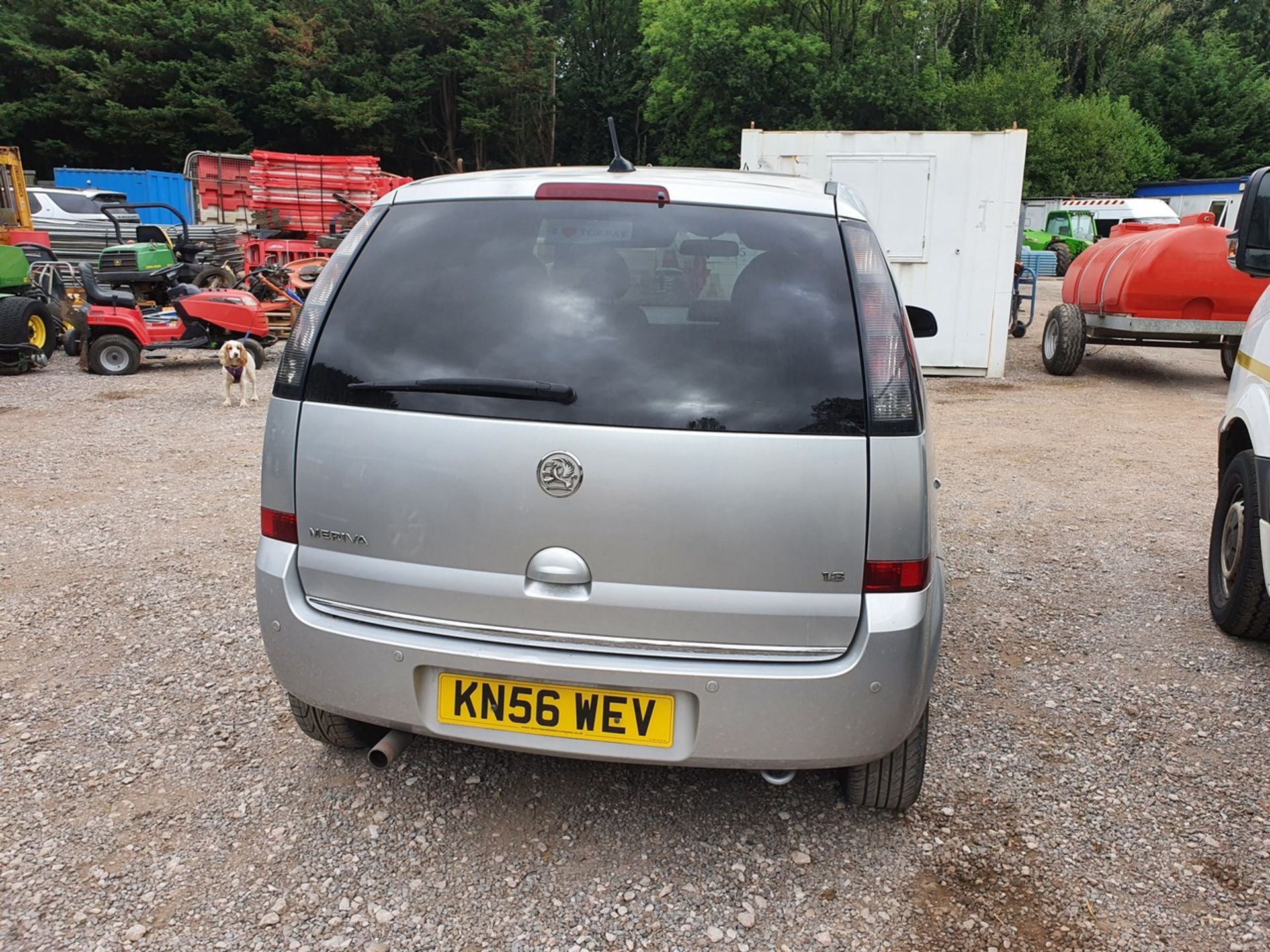 06/56 VAUXHALL MERIVA DESIGN 16V - 1796cc 5dr MPV (Silver) - Image 16 of 32