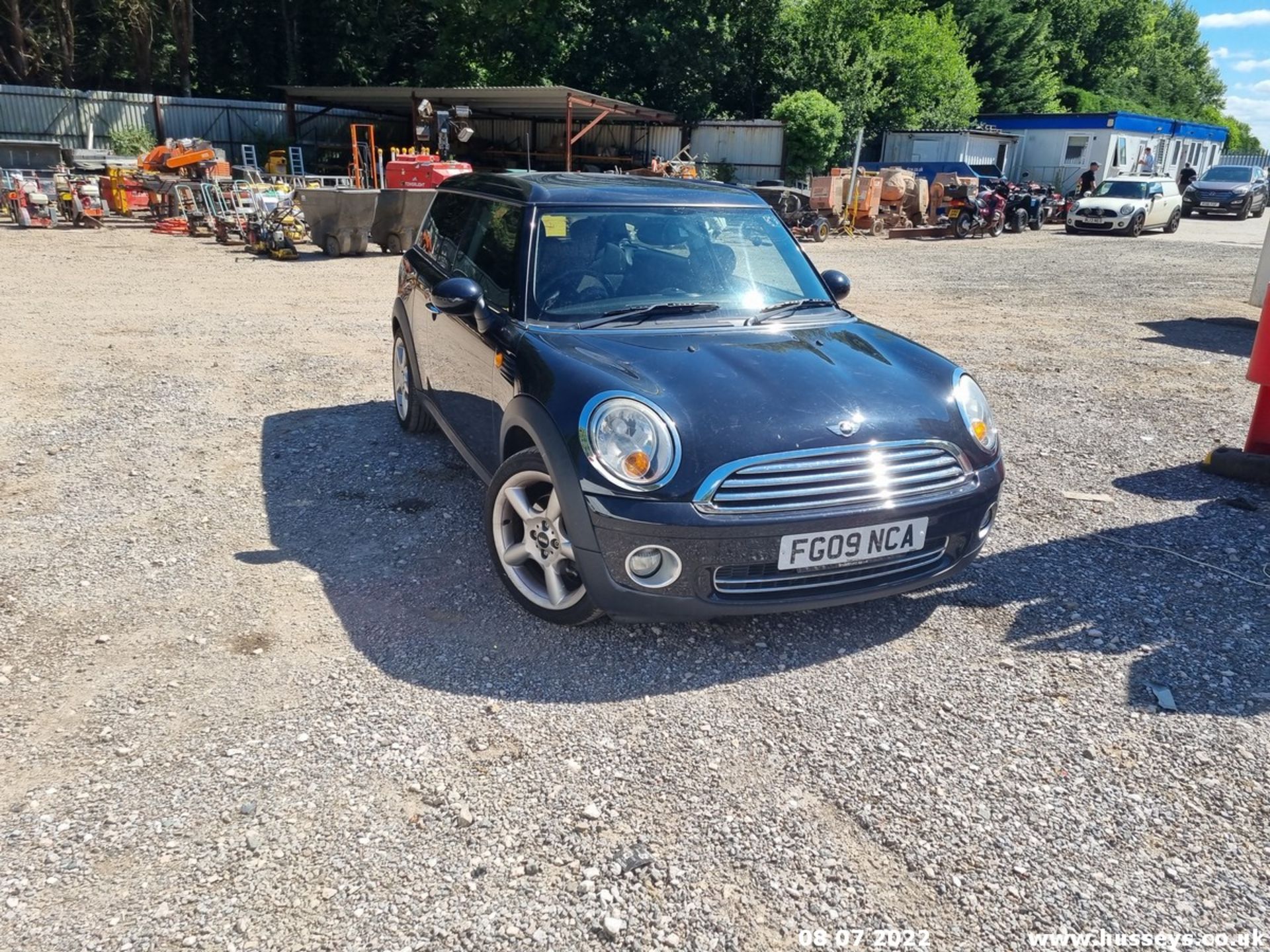 09/09 MINI COOPER CLUBMAN - 1598cc 5dr Estate (Black, 75k) - Image 2 of 34