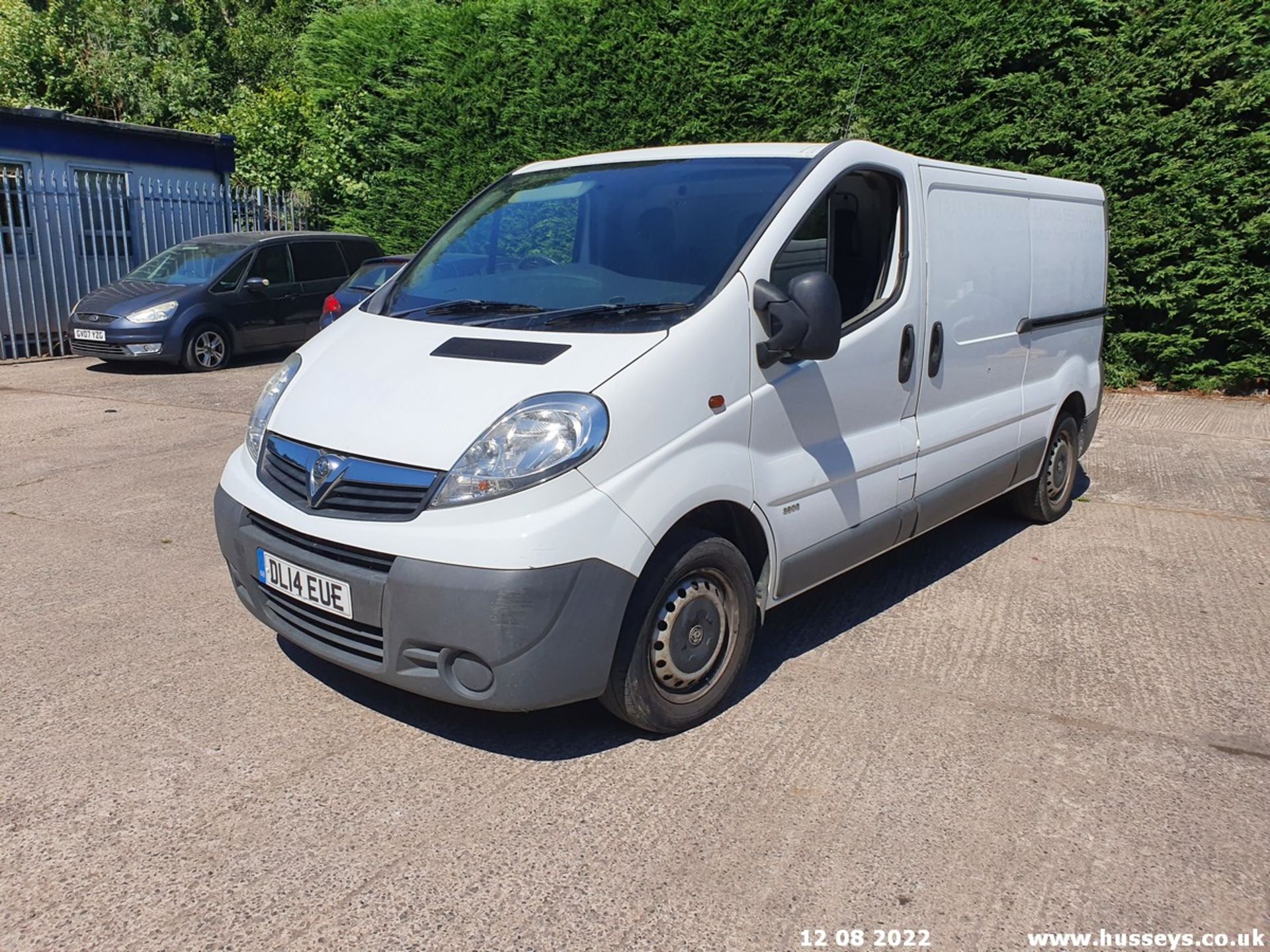 14/14 VAUXHALL VIVARO 2900 CDTI LWB - 1995cc 5dr Van (White, 142k) - Image 7 of 46