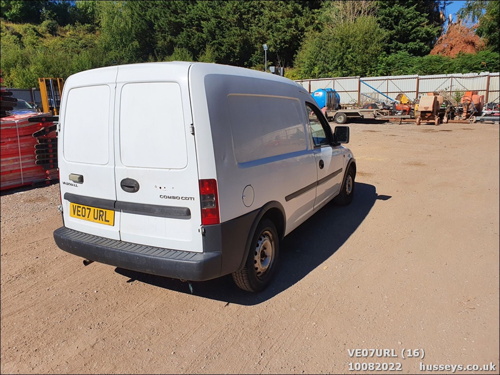 07/07 VAUXHALL COMBO 1700 CDTI - 1248cc 5dr Van (White) - Image 16 of 20