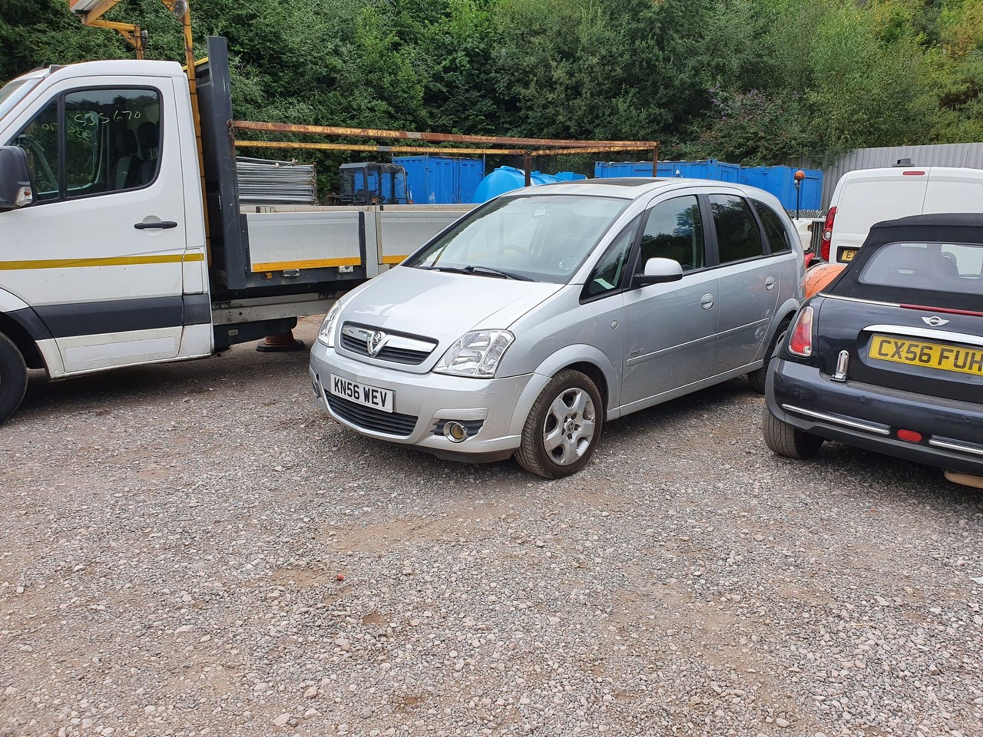 06/56 VAUXHALL MERIVA DESIGN 16V - 1796cc 5dr MPV (Silver) - Image 2 of 32