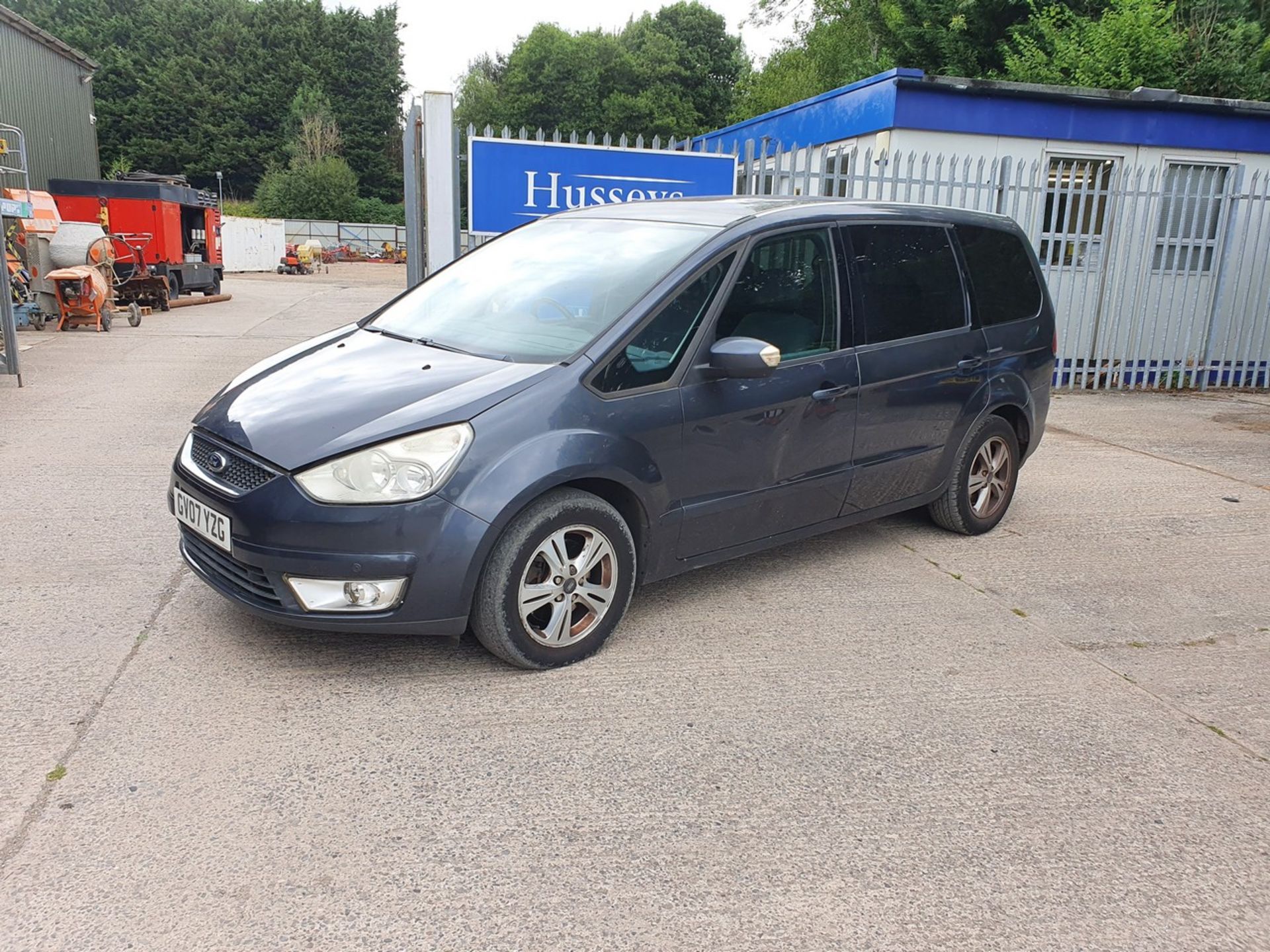 07/07 FORD GALAXY ZETEC - 1999cc 5dr MPV (Grey) - Image 8 of 25