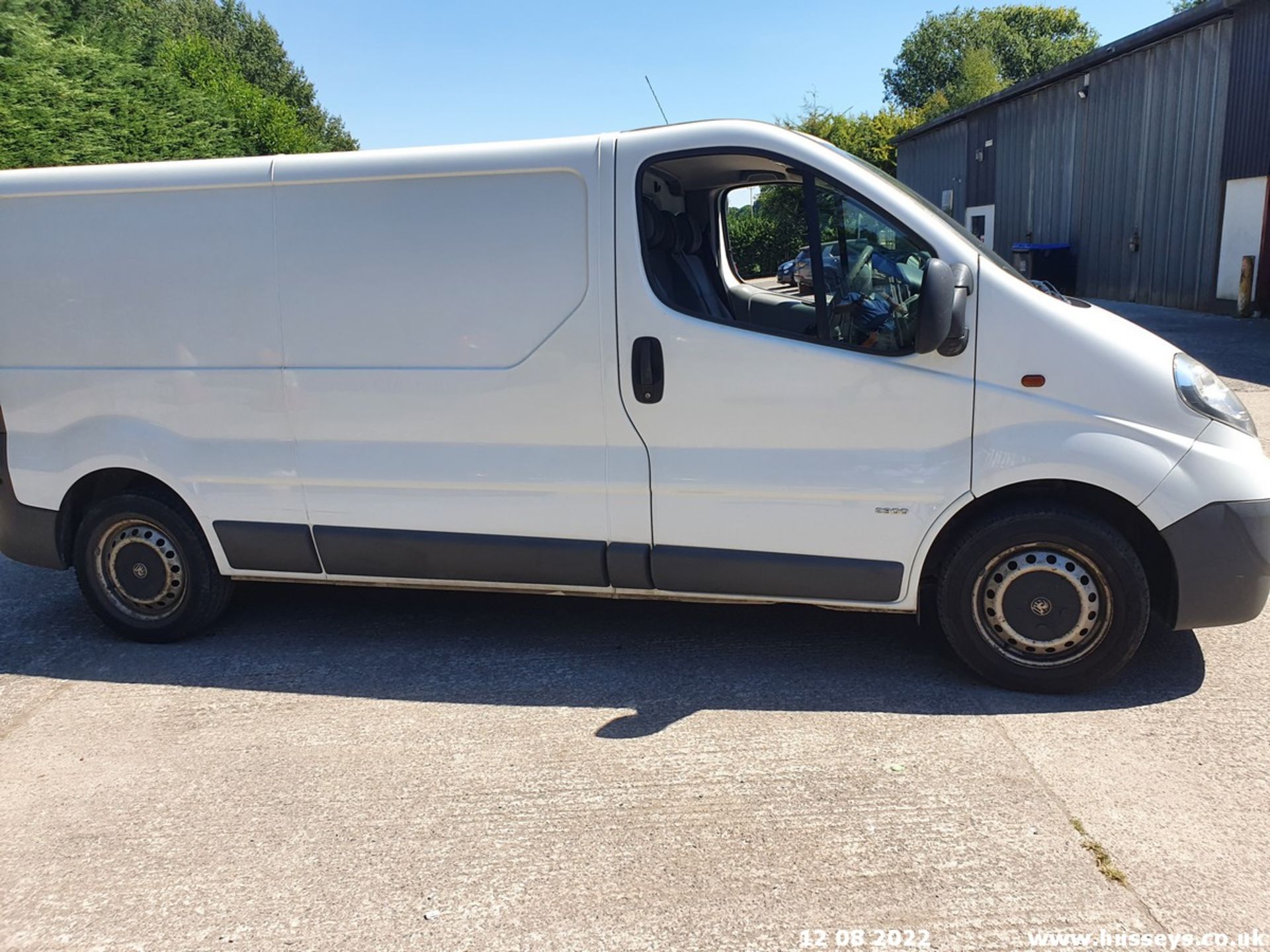 14/14 VAUXHALL VIVARO 2900 CDTI LWB - 1995cc 5dr Van (White, 142k) - Image 29 of 46