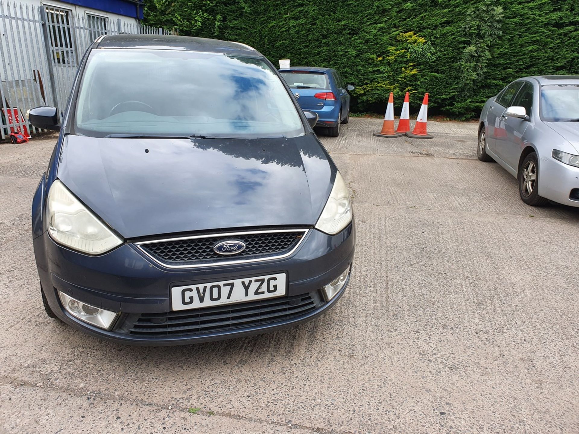 07/07 FORD GALAXY ZETEC - 1999cc 5dr MPV (Grey) - Image 4 of 25