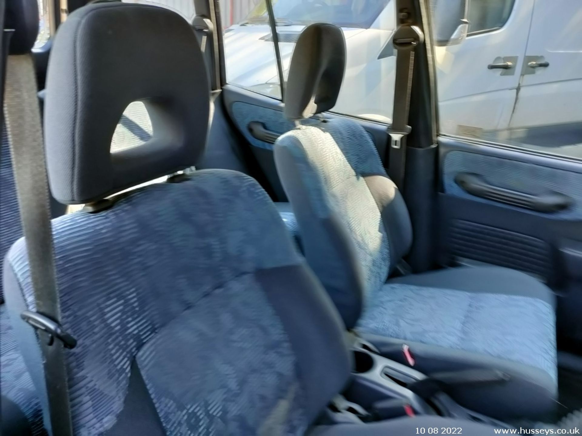 1999 TOYOTA RAV-4 GX - 1998cc 5dr Estate (Silver) - Image 18 of 25