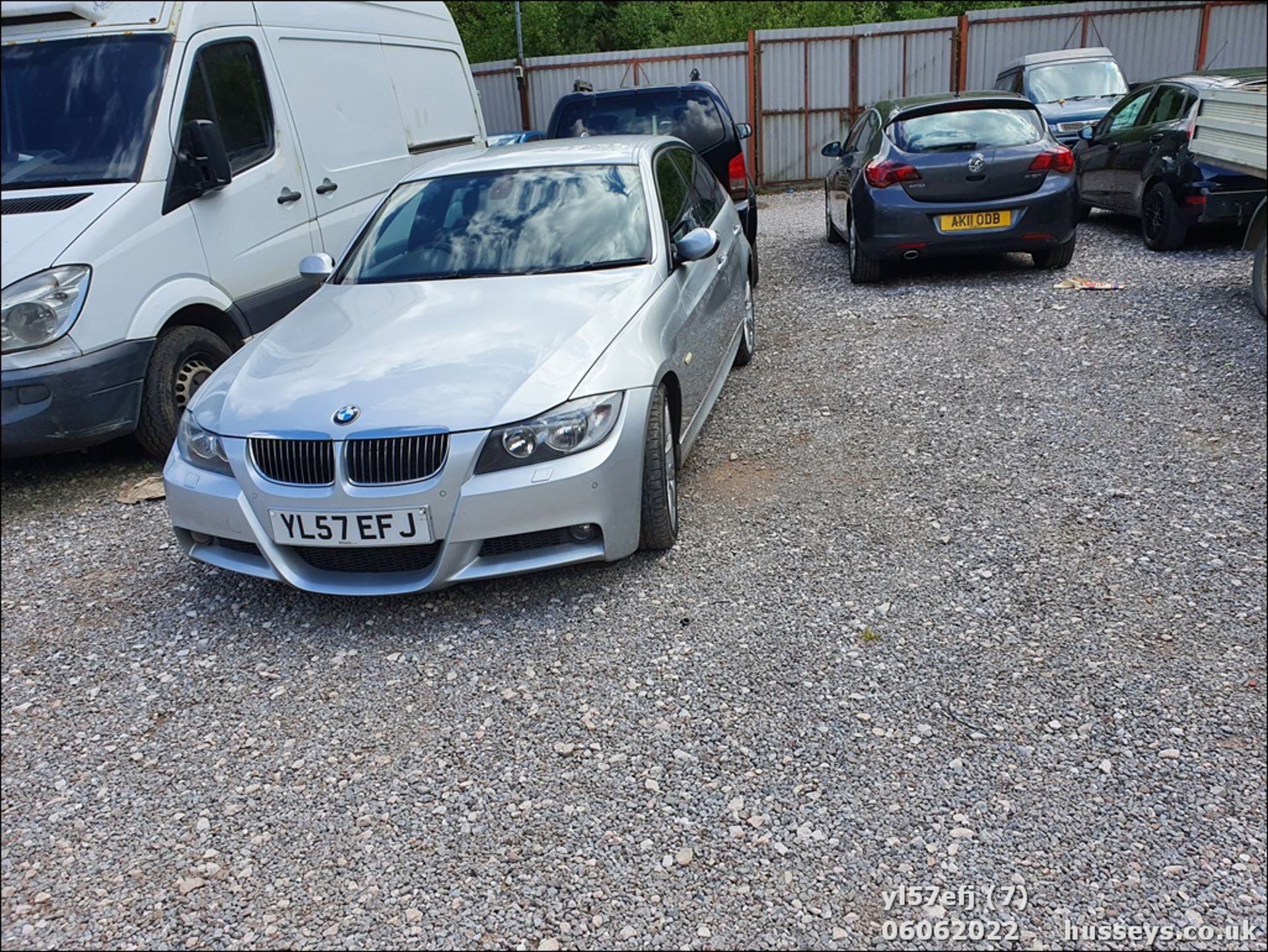 08/57 BMW 330D M SPORT AUTO - 2993cc 4dr Saloon (Silver) - Image 8 of 39