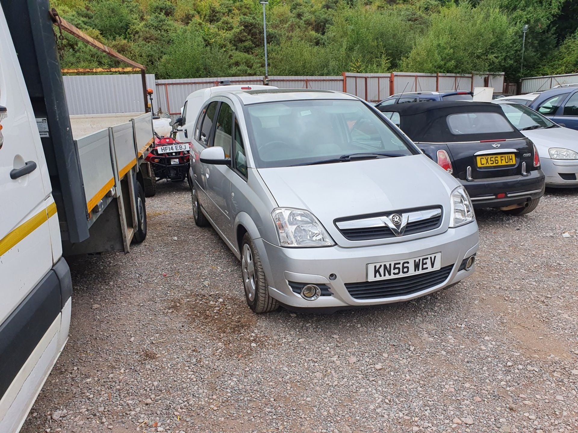 06/56 VAUXHALL MERIVA DESIGN 16V - 1796cc 5dr MPV (Silver) - Image 9 of 32