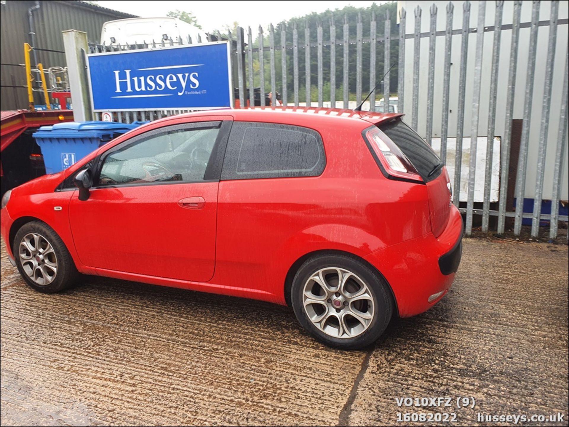 10/10 FIAT PUNTO EVO GP - 1368cc 3dr Hatchback (Red) - Image 8 of 27