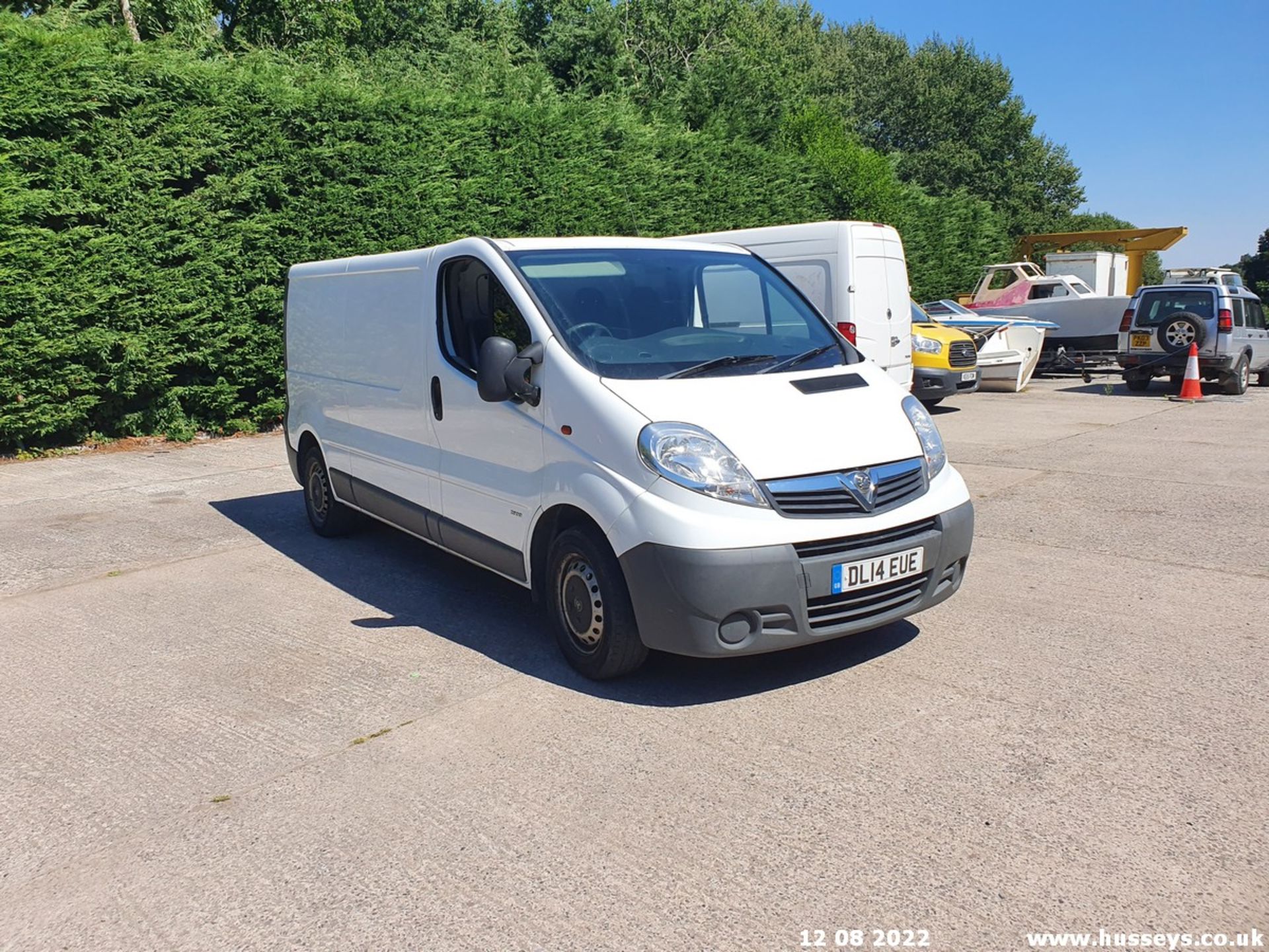 14/14 VAUXHALL VIVARO 2900 CDTI LWB - 1995cc 5dr Van (White, 142k) - Image 2 of 46