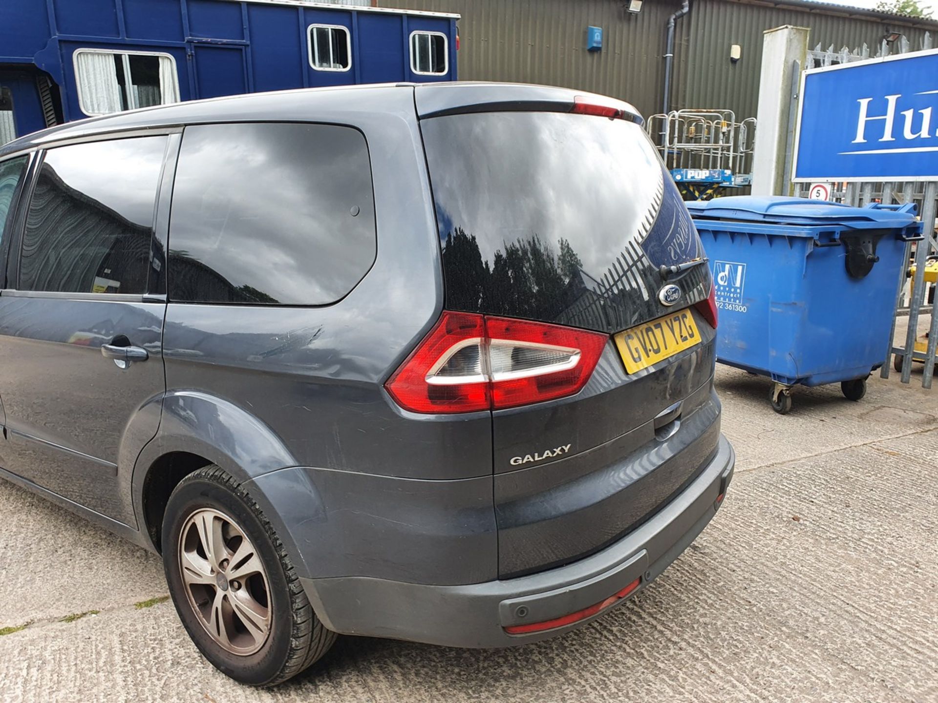 07/07 FORD GALAXY ZETEC - 1999cc 5dr MPV (Grey) - Image 15 of 25