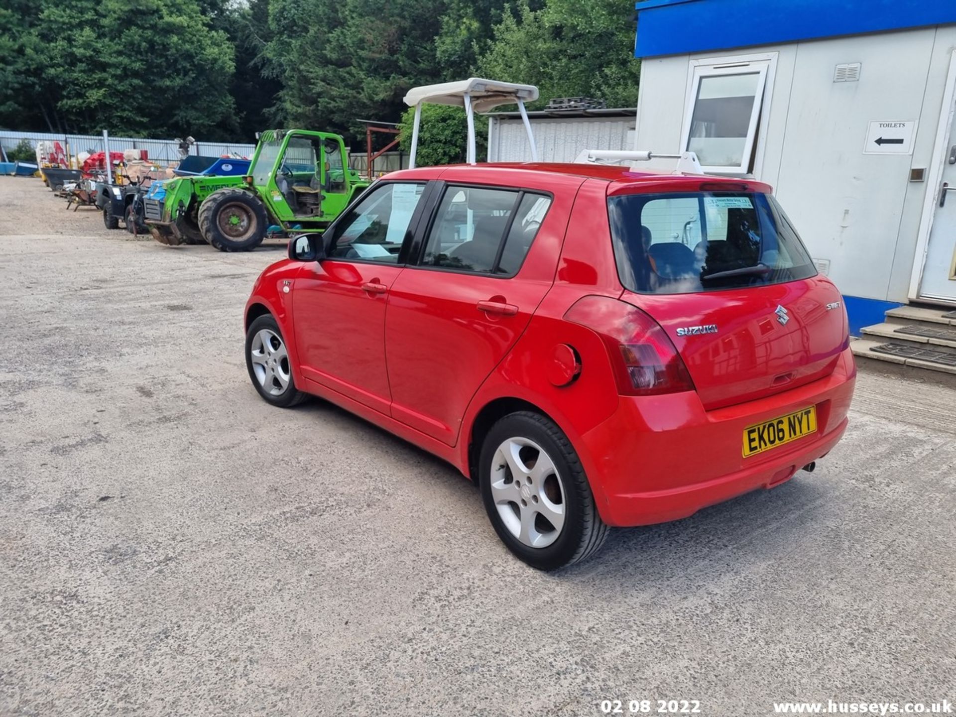 06/06 SUZUKI SWIFT VVTS GLX - 1490cc 5dr Hatchback (Red, 110k) - Image 18 of 28