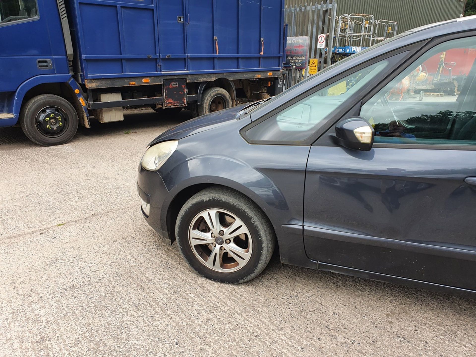 07/07 FORD GALAXY ZETEC - 1999cc 5dr MPV (Grey) - Image 10 of 25