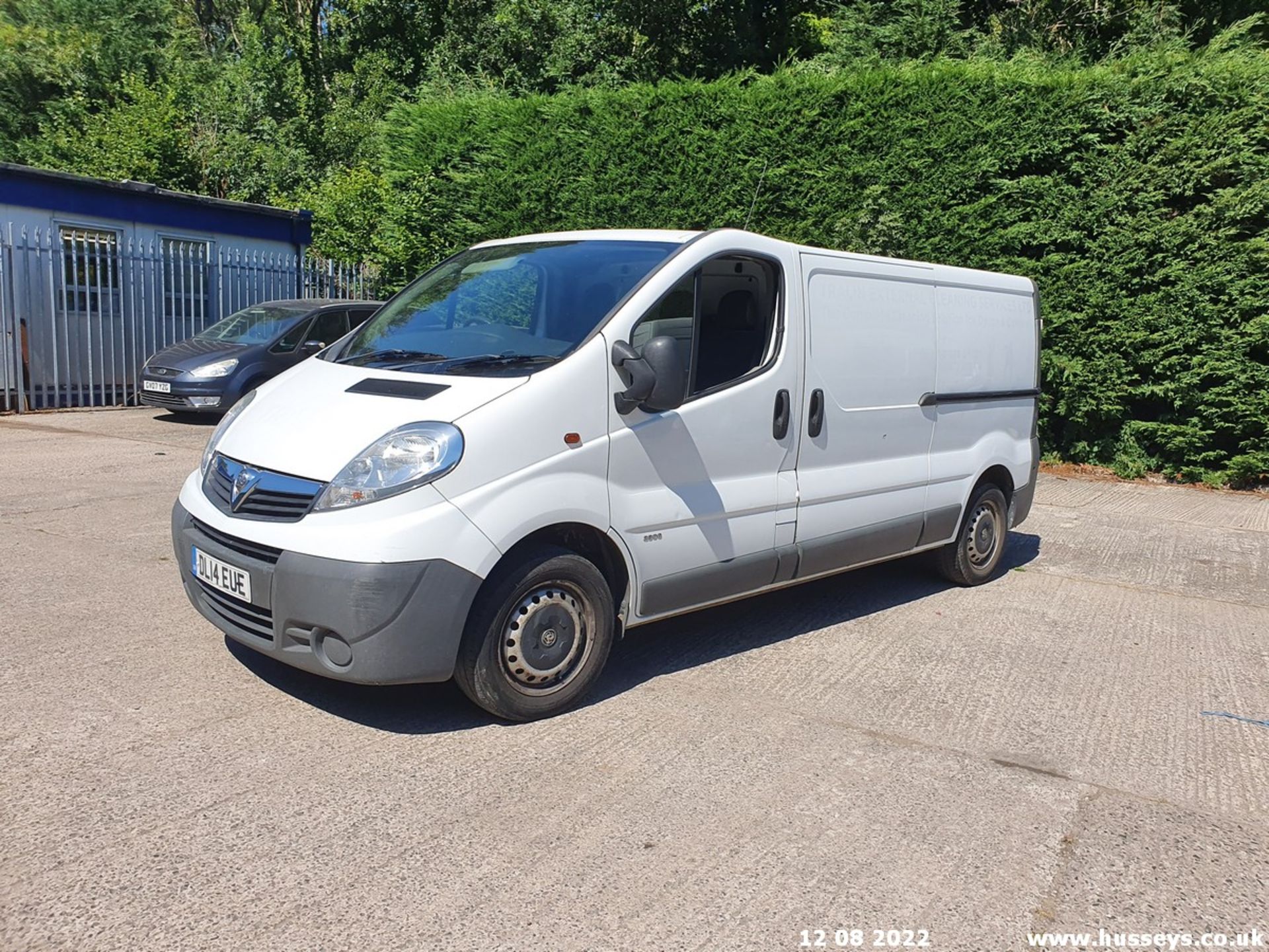 14/14 VAUXHALL VIVARO 2900 CDTI LWB - 1995cc 5dr Van (White, 142k) - Image 41 of 46