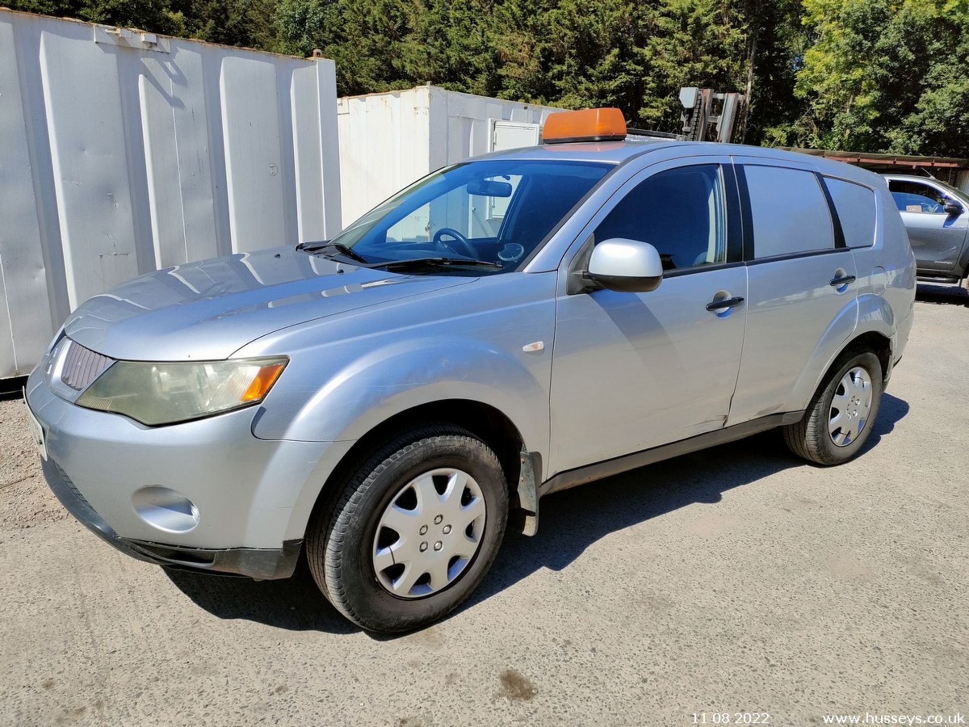 08/08 MITSUBISHI OUTLANDER 4WORK LWB - 1968cc Van (Silver, 104k) - Image 9 of 30