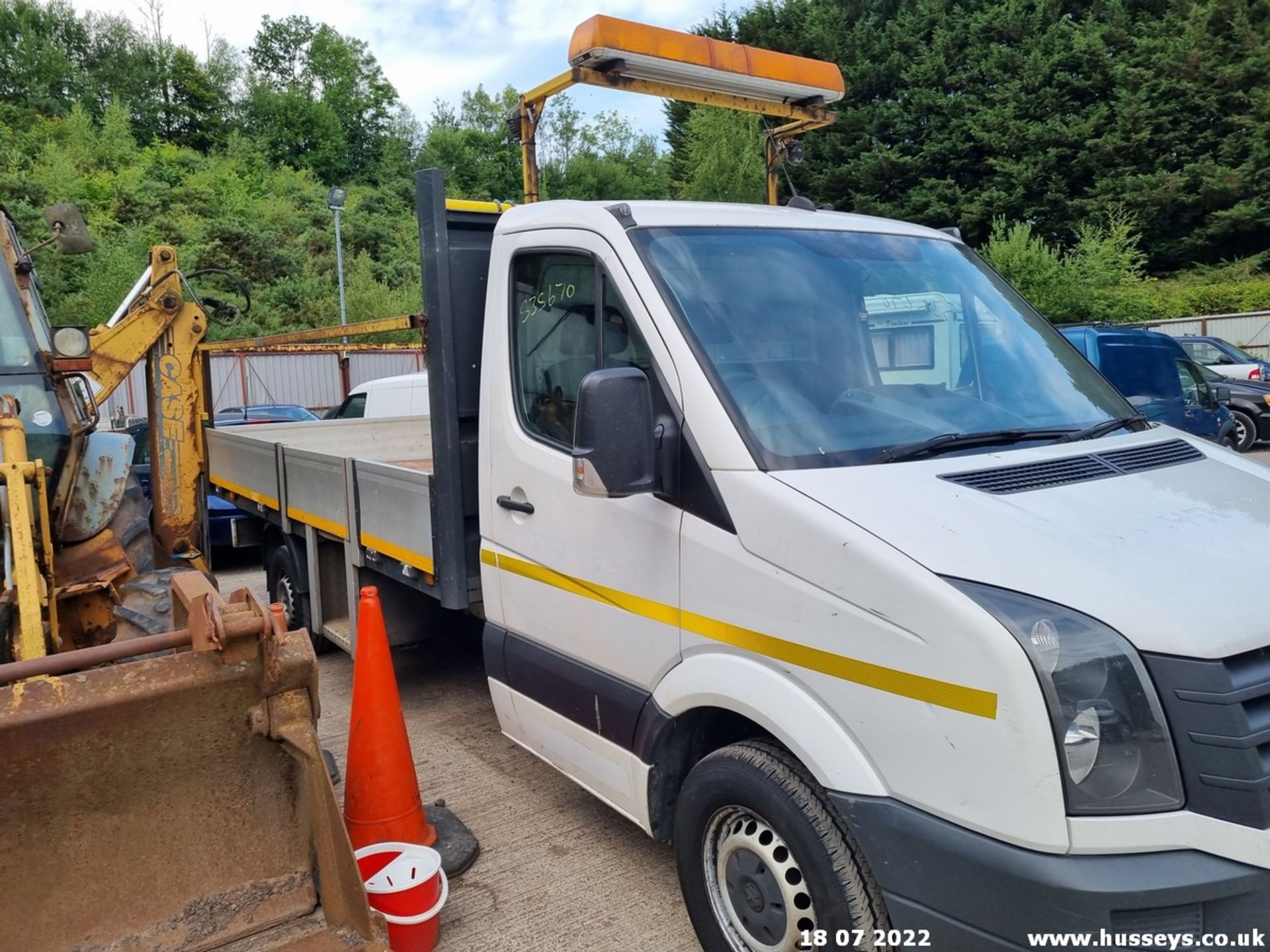 14/64 VOLKSWAGEN CRAFTER CR35 TDI - 1968cc 2dr Flat Bed (White, 221k) - Image 13 of 21