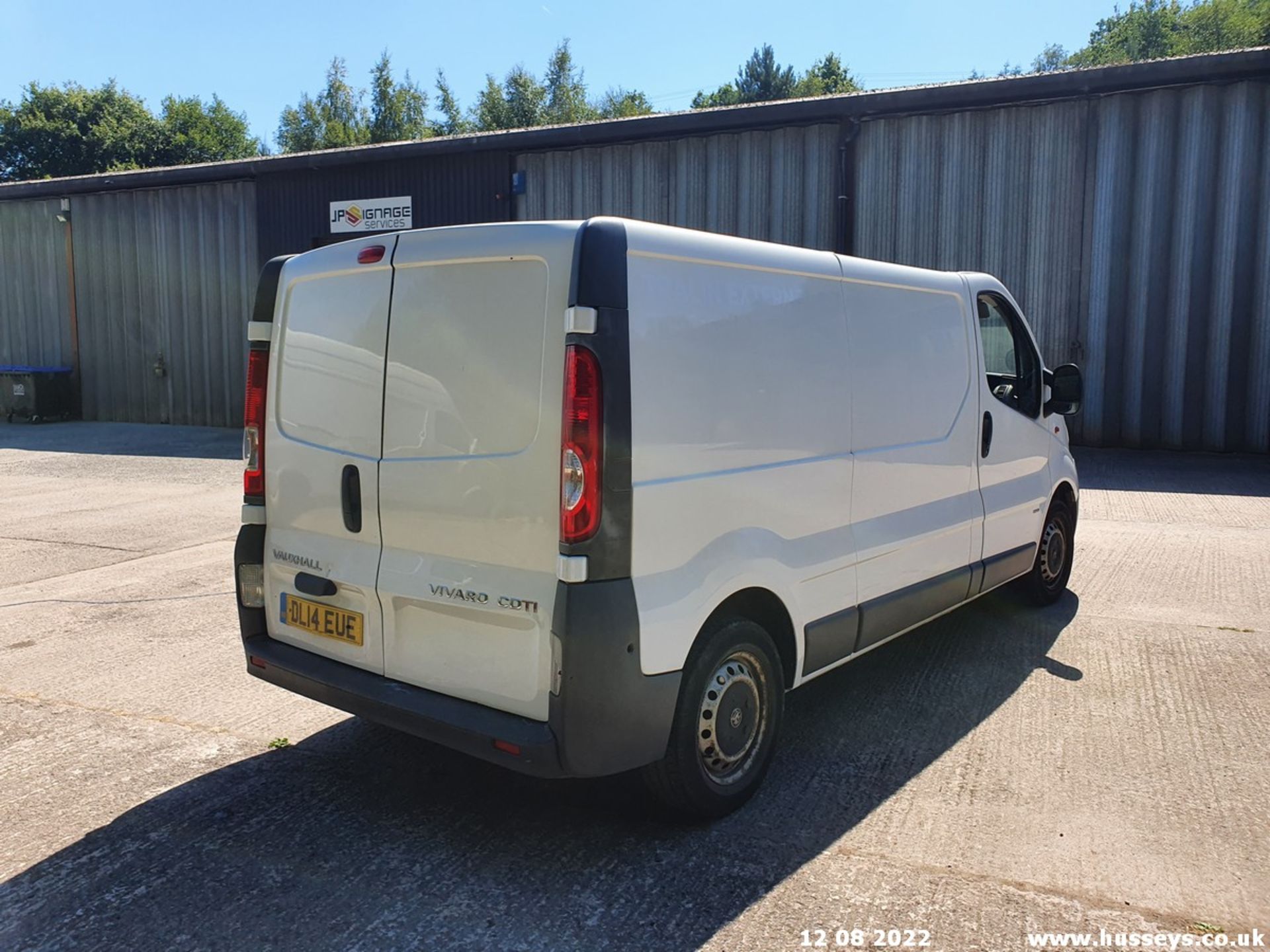 14/14 VAUXHALL VIVARO 2900 CDTI LWB - 1995cc 5dr Van (White, 142k) - Image 24 of 46