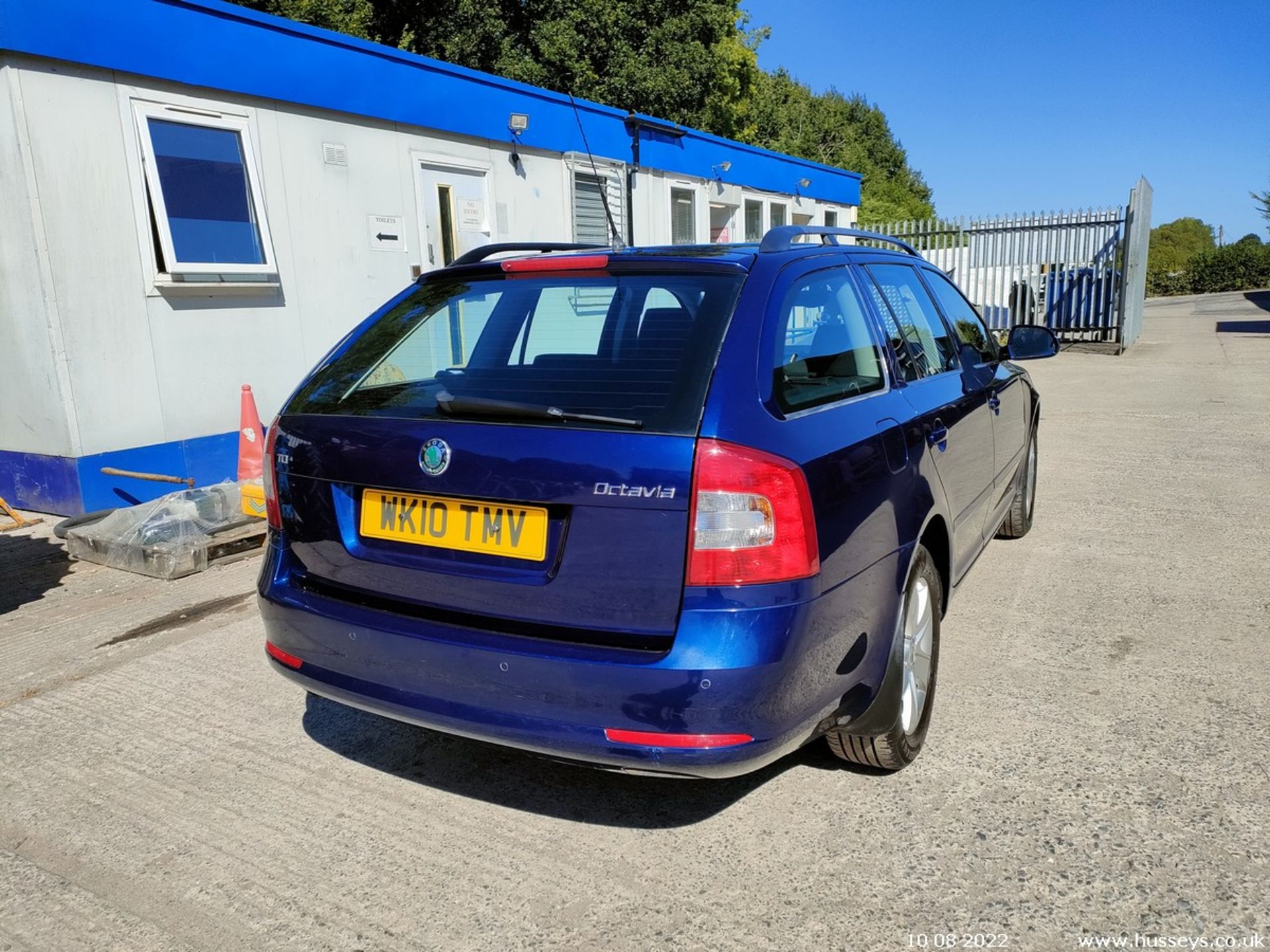 10/10 SKODA OCTAVIA ELEGANCE TDI CR - 1598cc 5dr Estate (Blue, 130k) - Image 7 of 21