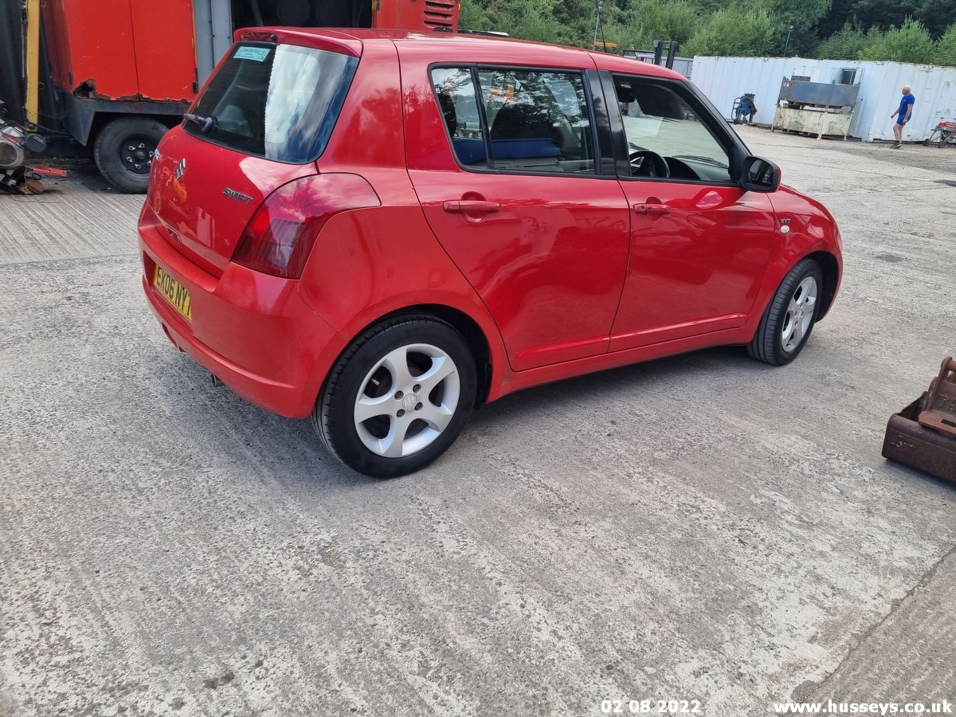 06/06 SUZUKI SWIFT VVTS GLX - 1490cc 5dr Hatchback (Red, 110k) - Image 12 of 28