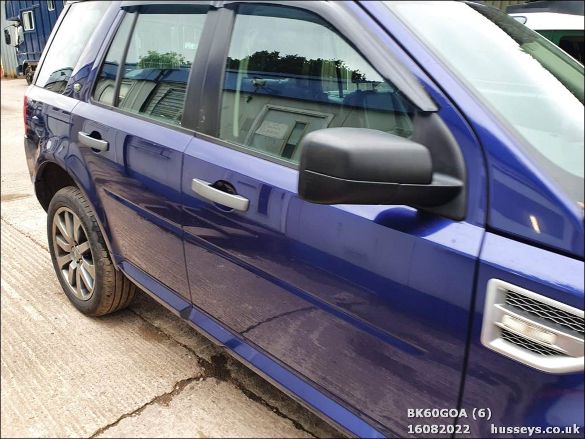 10/60 LAND ROVER FREELANDER HSE TD4 AUTO - 2179cc 5dr Estate (Blue, 118k) - Image 6 of 35