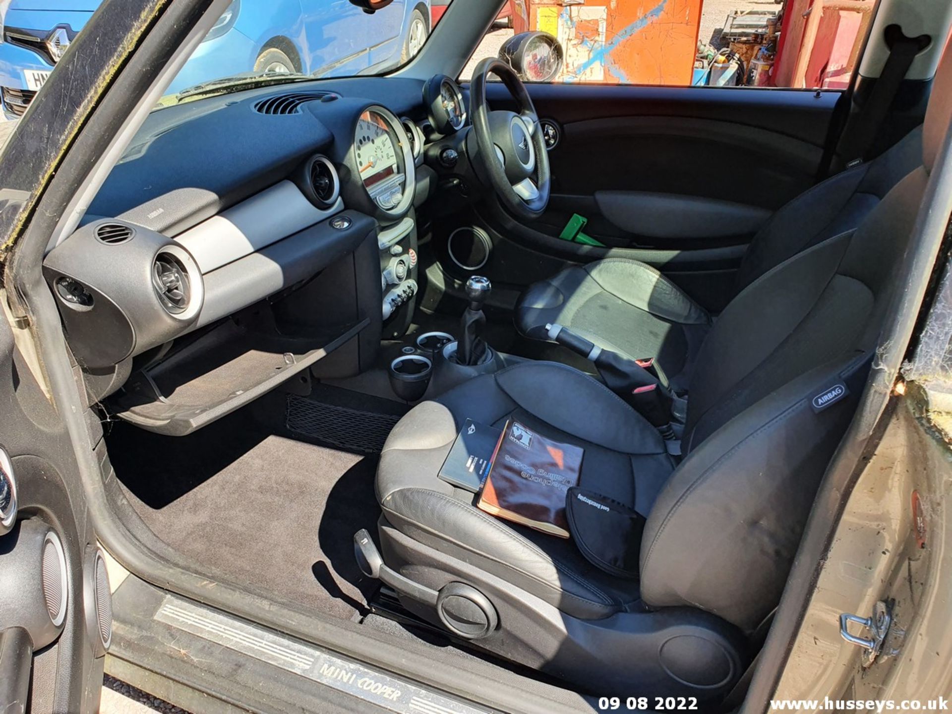 07/57 MINI COOPER - 1598cc 3dr Hatchback (Silver, 33k) - Image 31 of 55