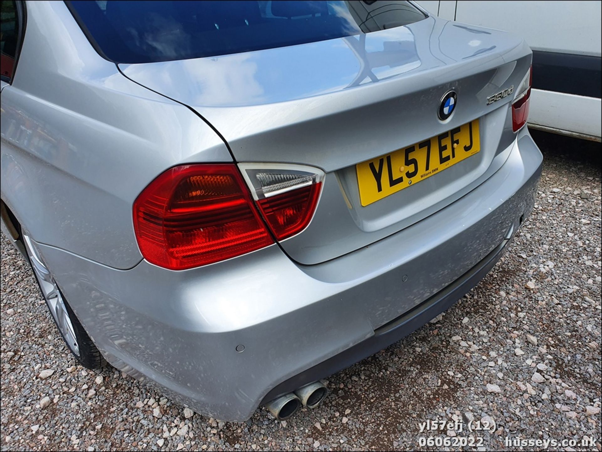 08/57 BMW 330D M SPORT AUTO - 2993cc 4dr Saloon (Silver) - Image 12 of 39