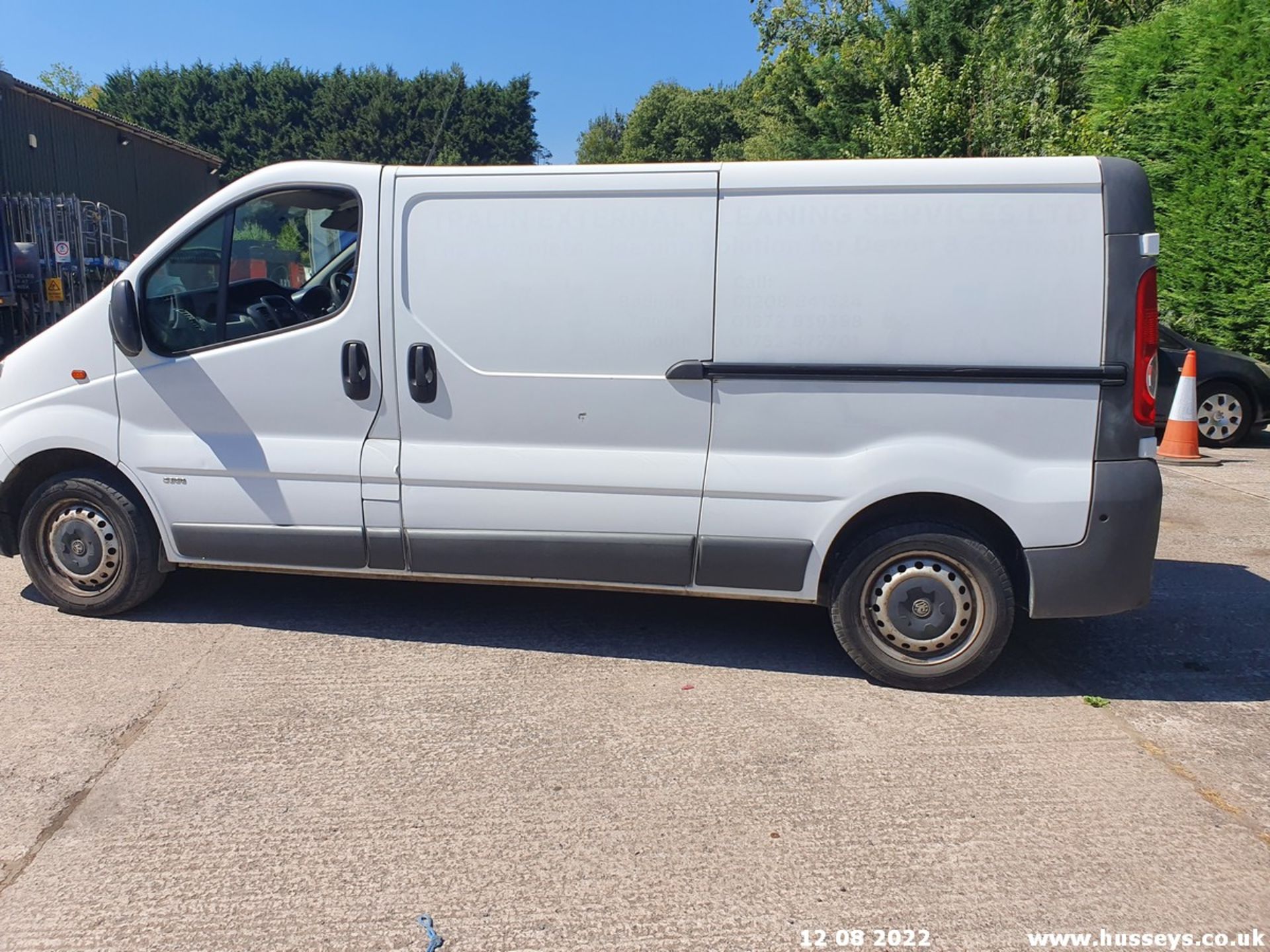 14/14 VAUXHALL VIVARO 2900 CDTI LWB - 1995cc 5dr Van (White, 142k) - Image 13 of 46