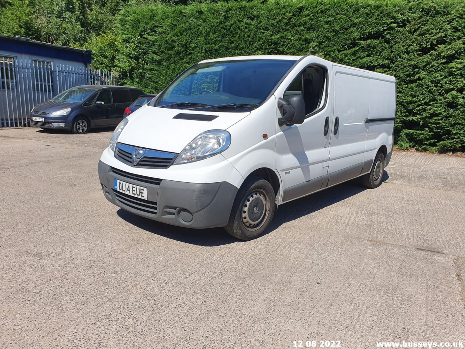 14/14 VAUXHALL VIVARO 2900 CDTI LWB - 1995cc 5dr Van (White, 142k) - Image 42 of 46