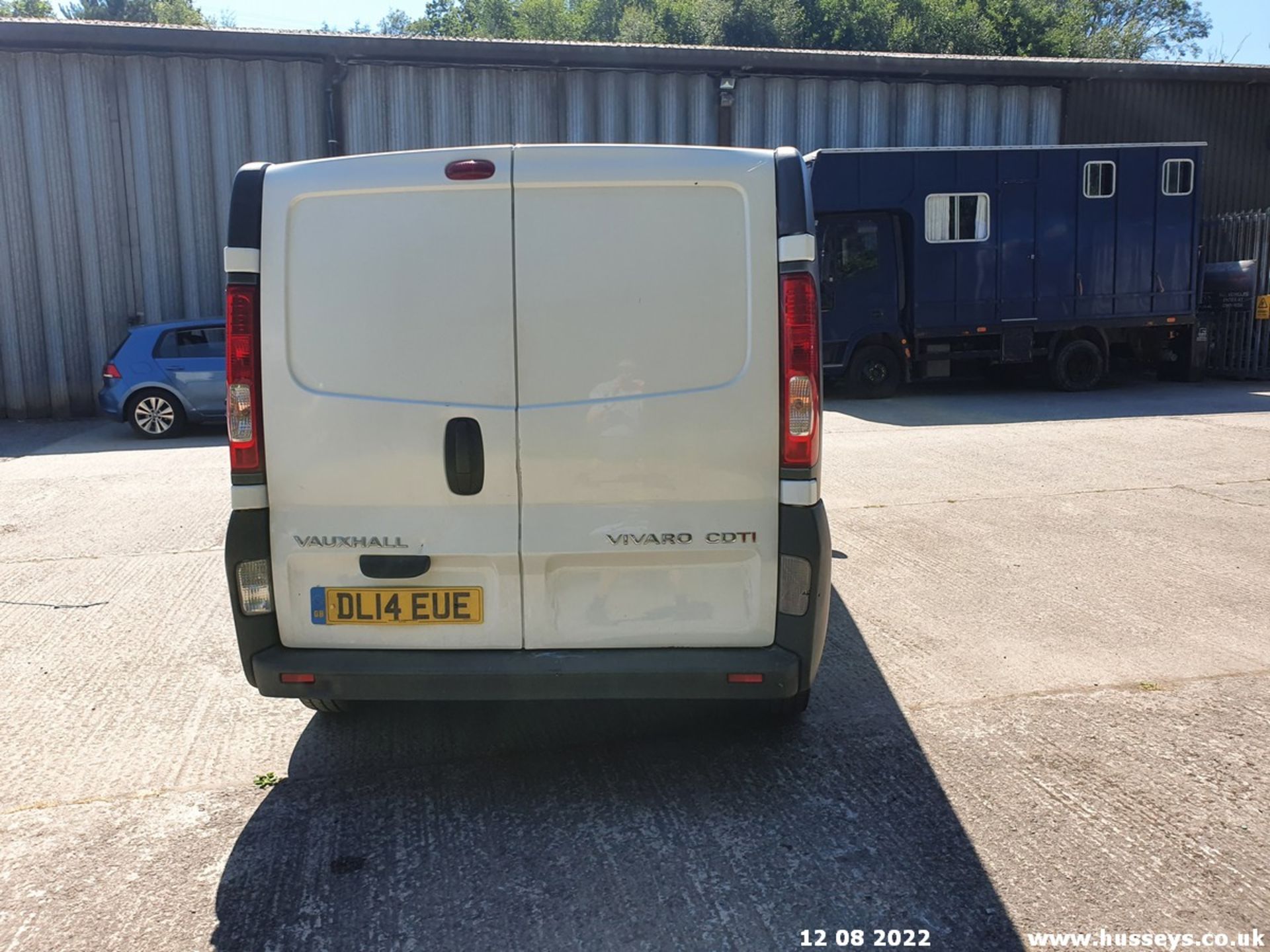 14/14 VAUXHALL VIVARO 2900 CDTI LWB - 1995cc 5dr Van (White, 142k) - Image 22 of 46