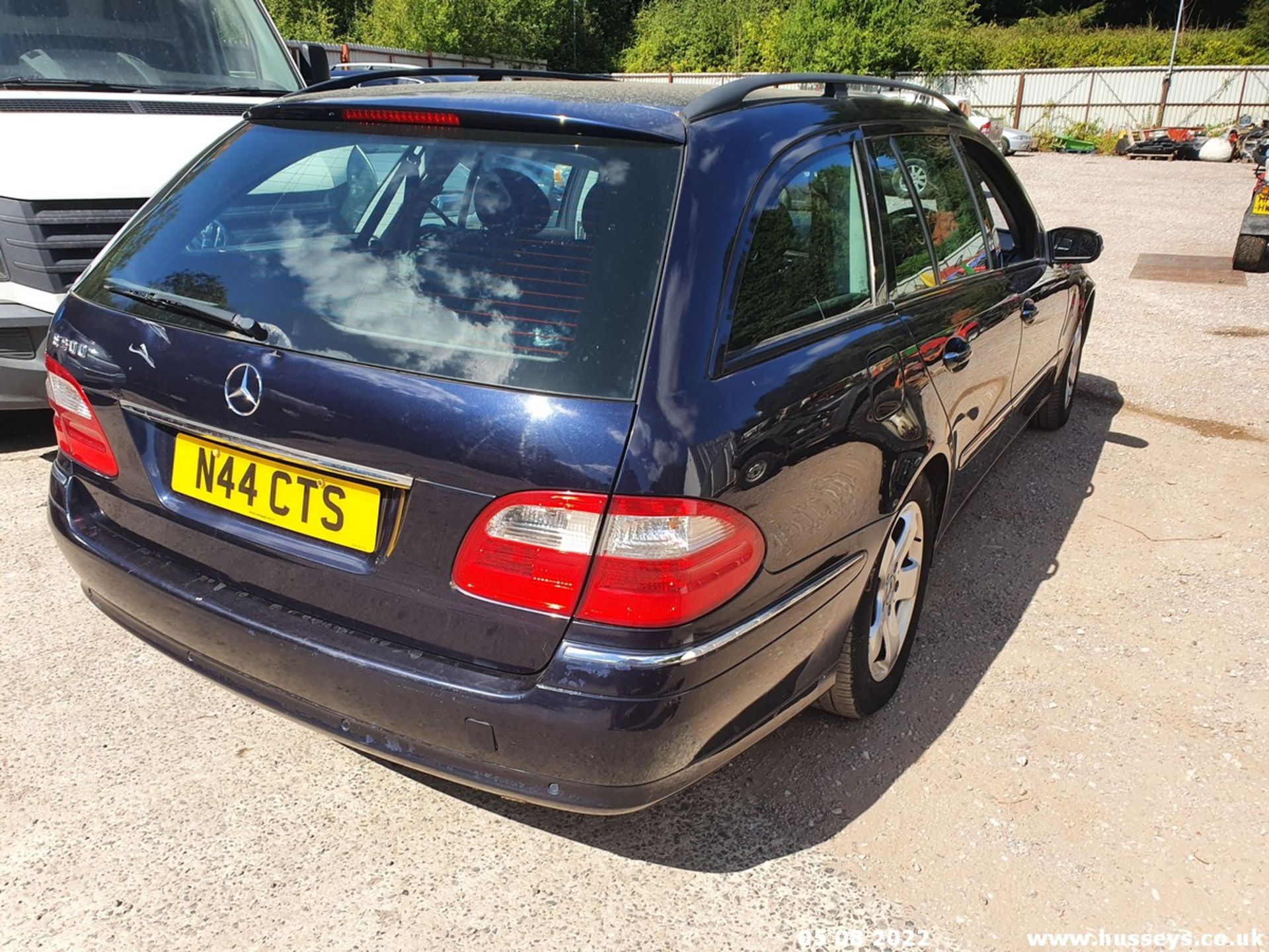 2005 MERCEDES E500 ELEGANCE AUTO - 4966cc 5dr Estate (Blue) - Image 14 of 29