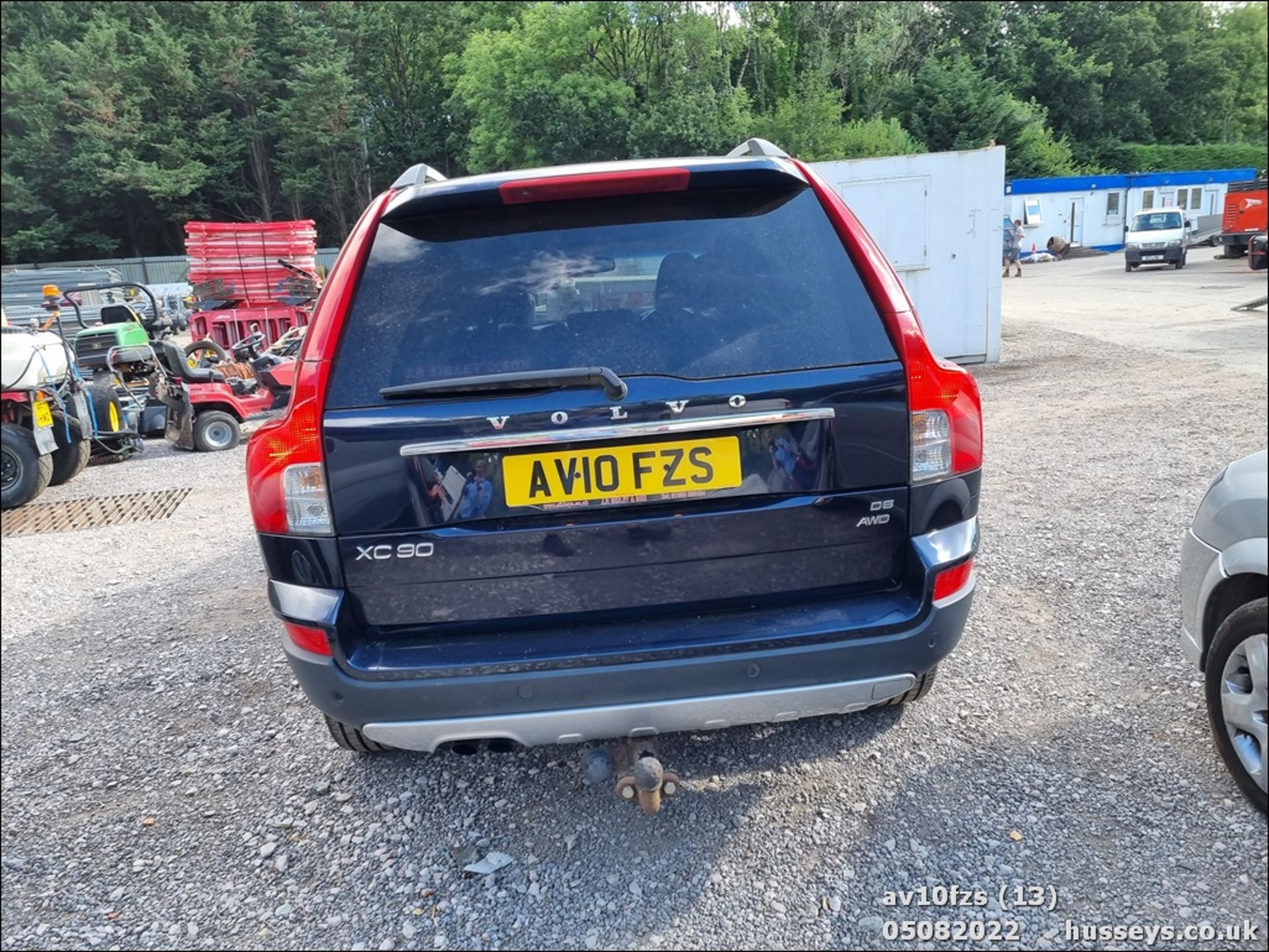 10/10 VOLVO XC90 ACTIVE AWD D5 - 2401cc 5dr Estate (Blue, 100k) - Image 13 of 31