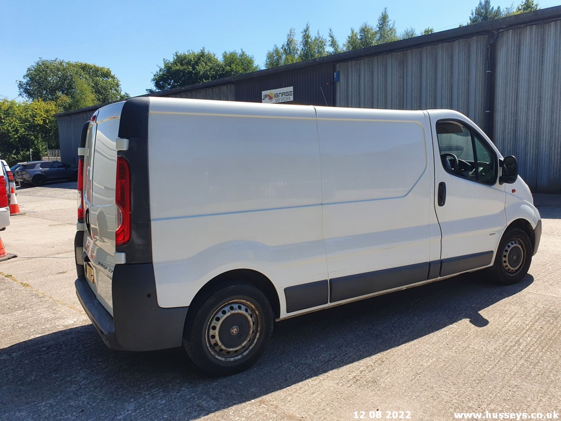 14/14 VAUXHALL VIVARO 2900 CDTI LWB - 1995cc 5dr Van (White, 142k) - Image 26 of 46