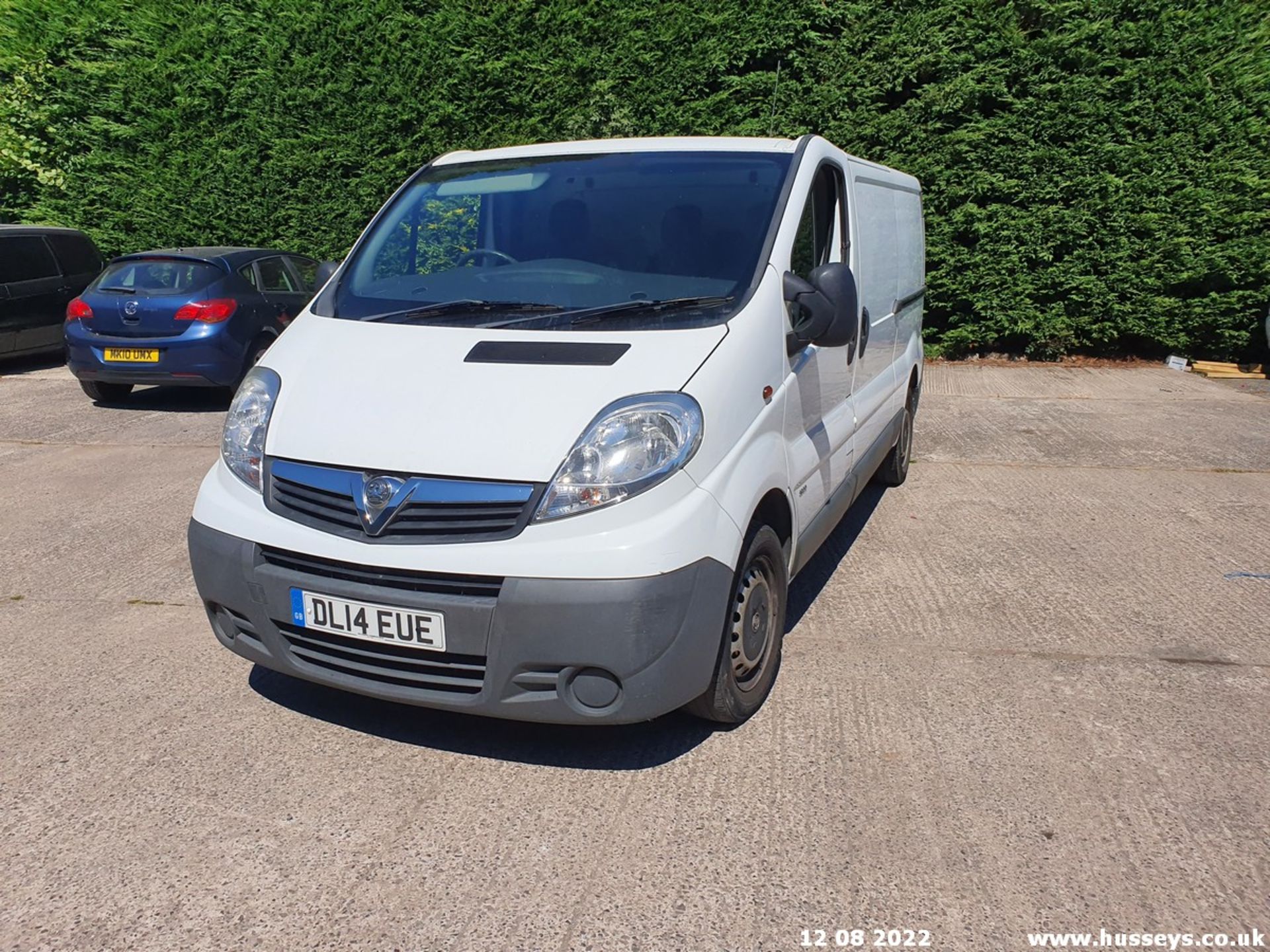 14/14 VAUXHALL VIVARO 2900 CDTI LWB - 1995cc 5dr Van (White, 142k) - Image 6 of 46