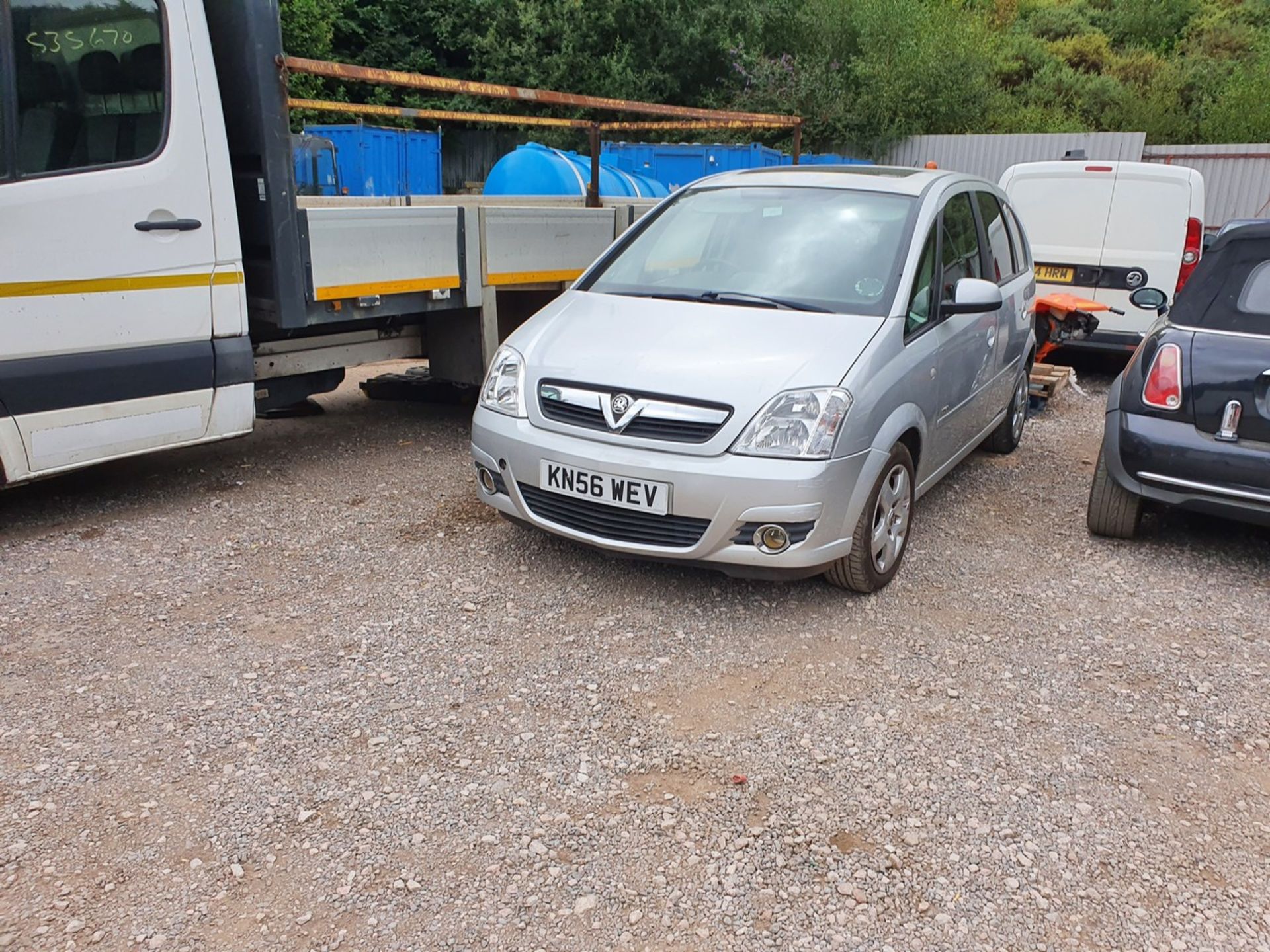 06/56 VAUXHALL MERIVA DESIGN 16V - 1796cc 5dr MPV (Silver) - Image 5 of 32