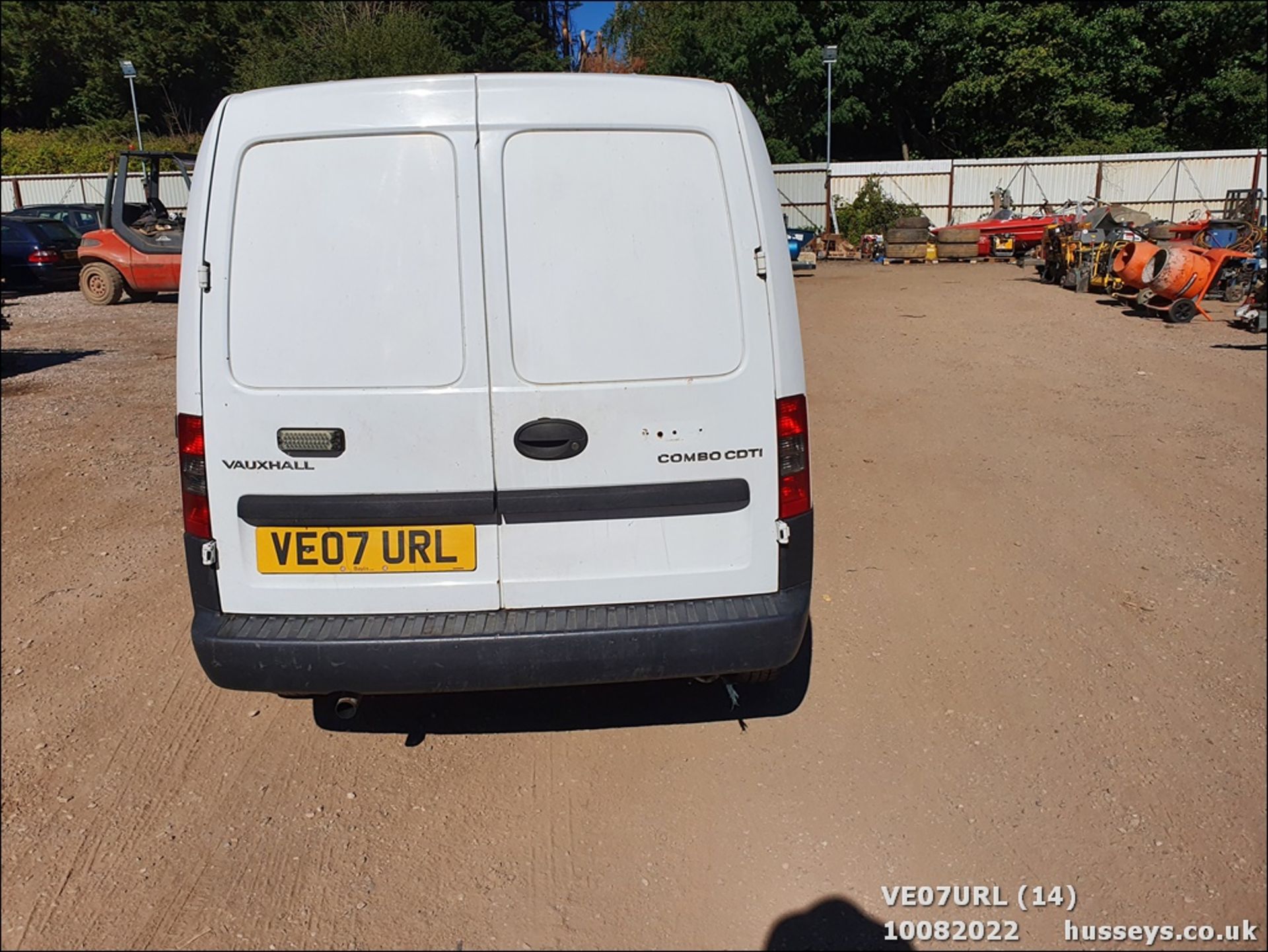 07/07 VAUXHALL COMBO 1700 CDTI - 1248cc 5dr Van (White) - Image 14 of 20