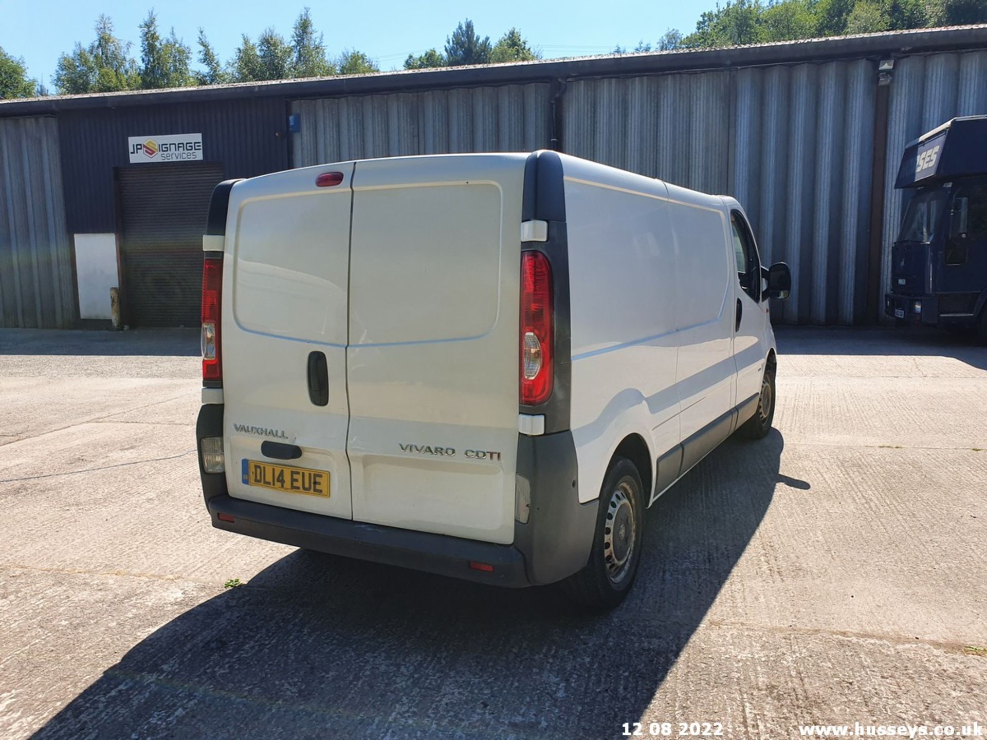 14/14 VAUXHALL VIVARO 2900 CDTI LWB - 1995cc 5dr Van (White, 142k) - Image 23 of 46