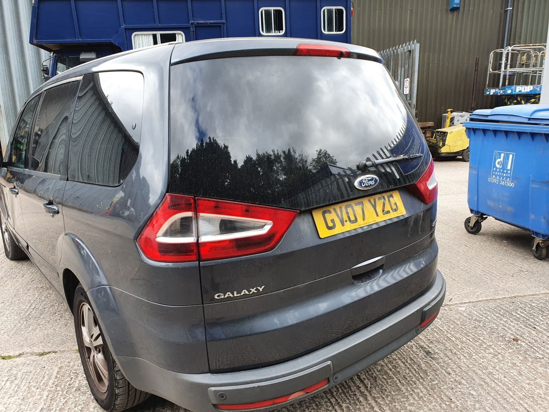 07/07 FORD GALAXY ZETEC - 1999cc 5dr MPV (Grey) - Image 16 of 25