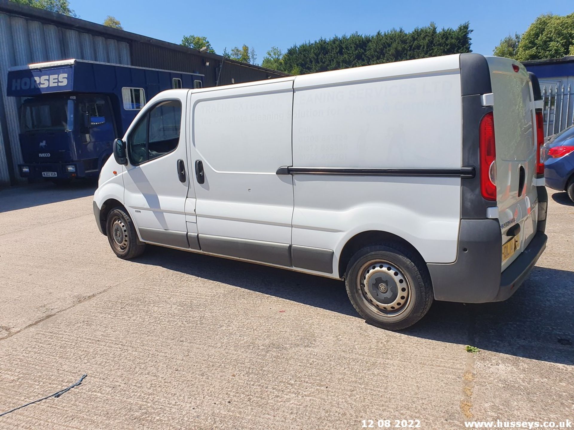 14/14 VAUXHALL VIVARO 2900 CDTI LWB - 1995cc 5dr Van (White, 142k) - Image 15 of 46