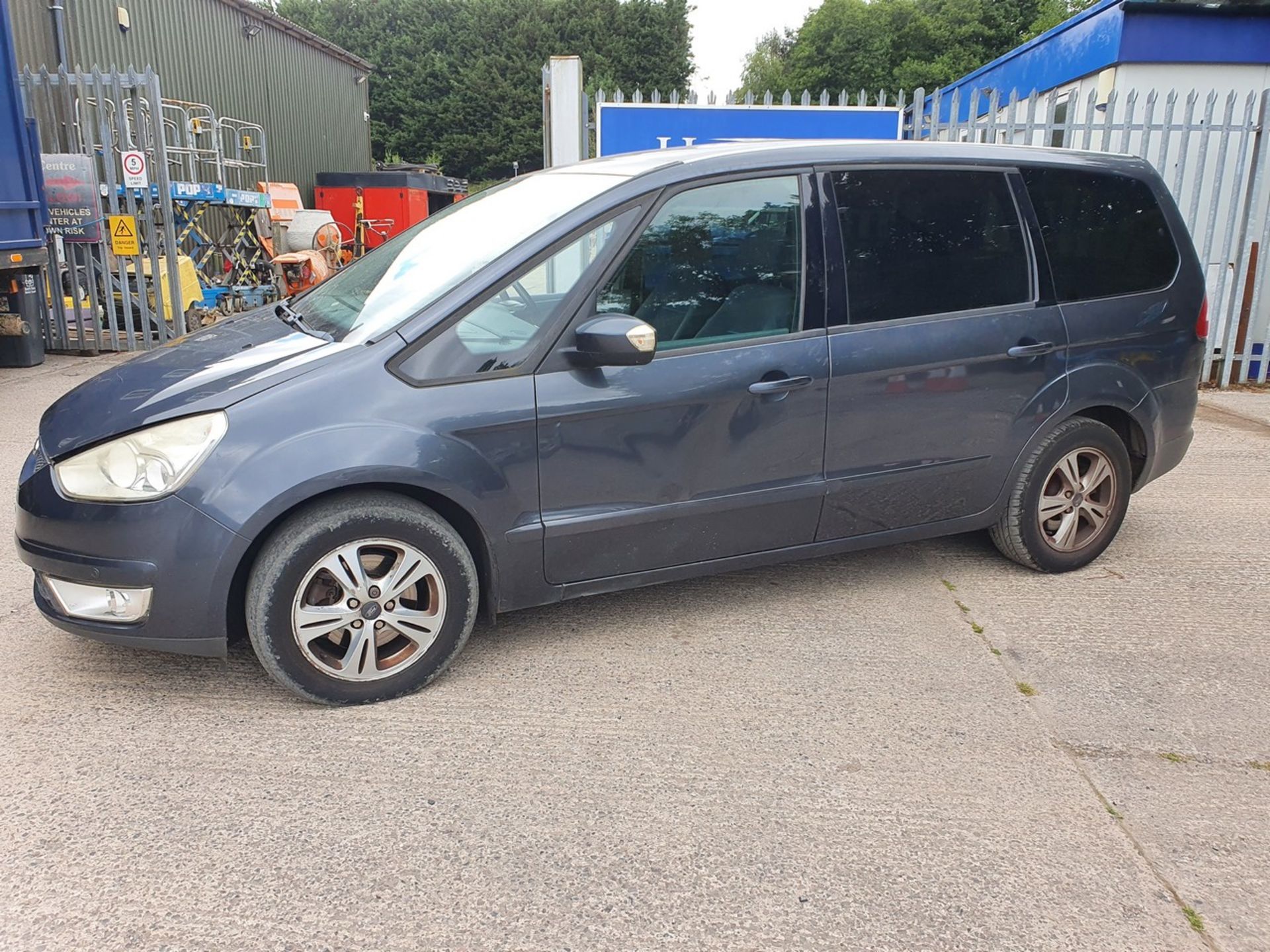 07/07 FORD GALAXY ZETEC - 1999cc 5dr MPV (Grey) - Image 9 of 25