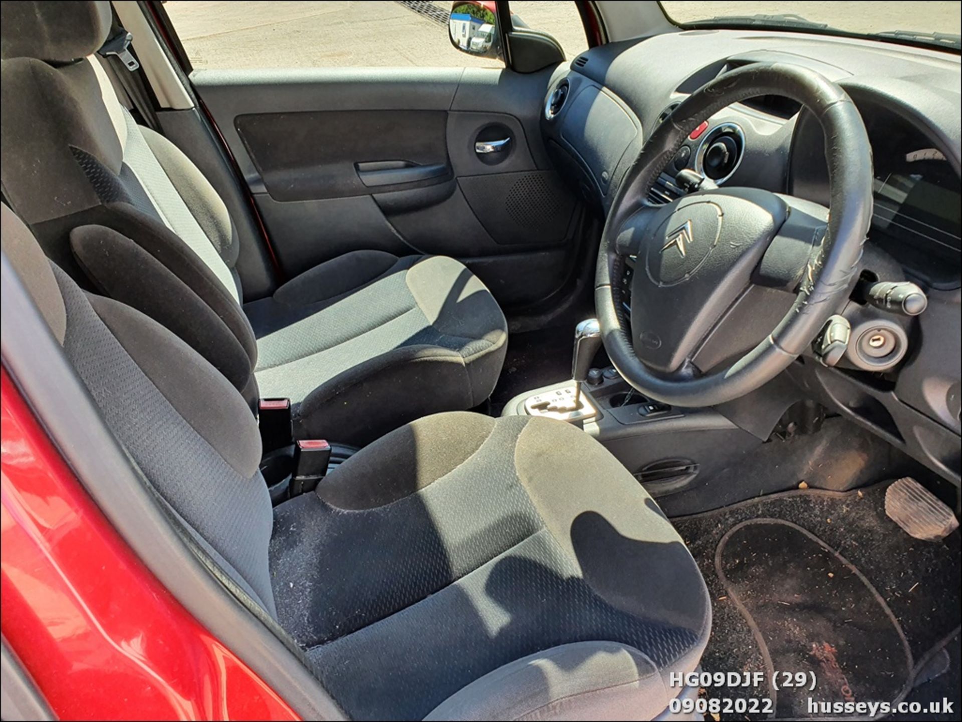 09/09 CITROEN C3 EXCLUSIVE 16V AUTO - 1587cc 5dr Hatchback (Red, 80k) - Image 29 of 37