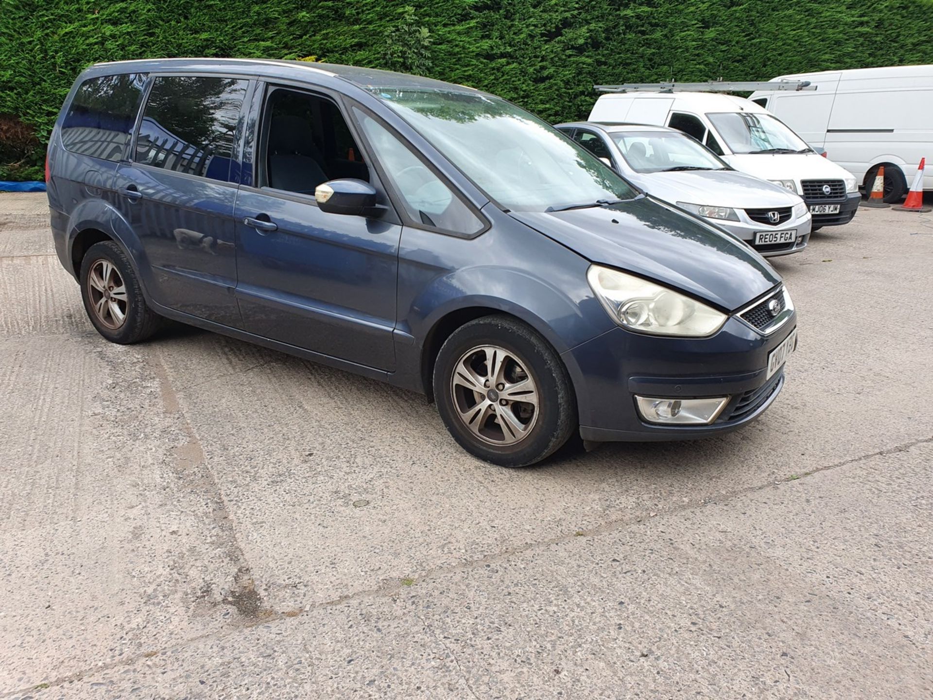 07/07 FORD GALAXY ZETEC - 1999cc 5dr MPV (Grey) - Image 3 of 25