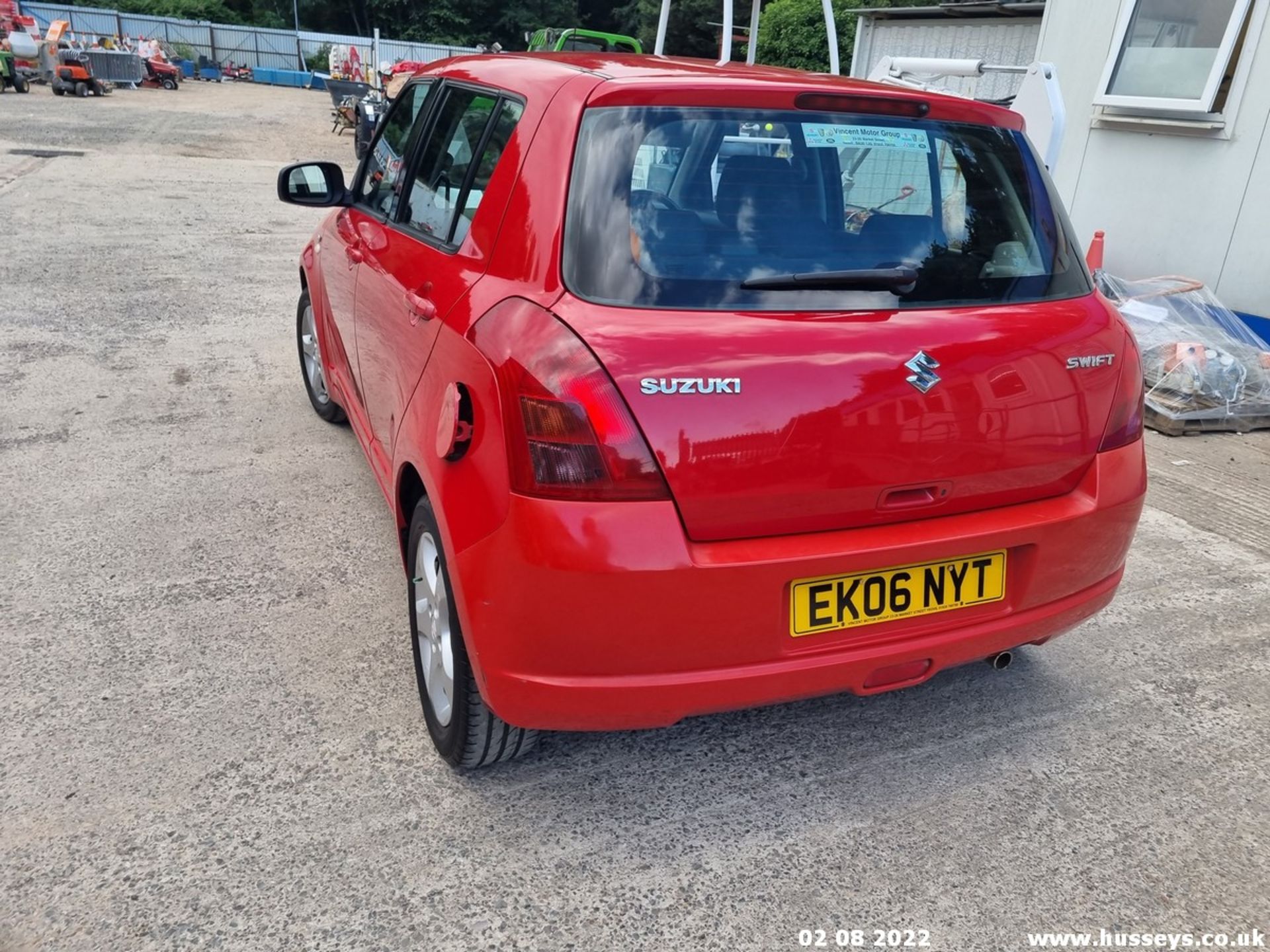 06/06 SUZUKI SWIFT VVTS GLX - 1490cc 5dr Hatchback (Red, 110k) - Image 16 of 28