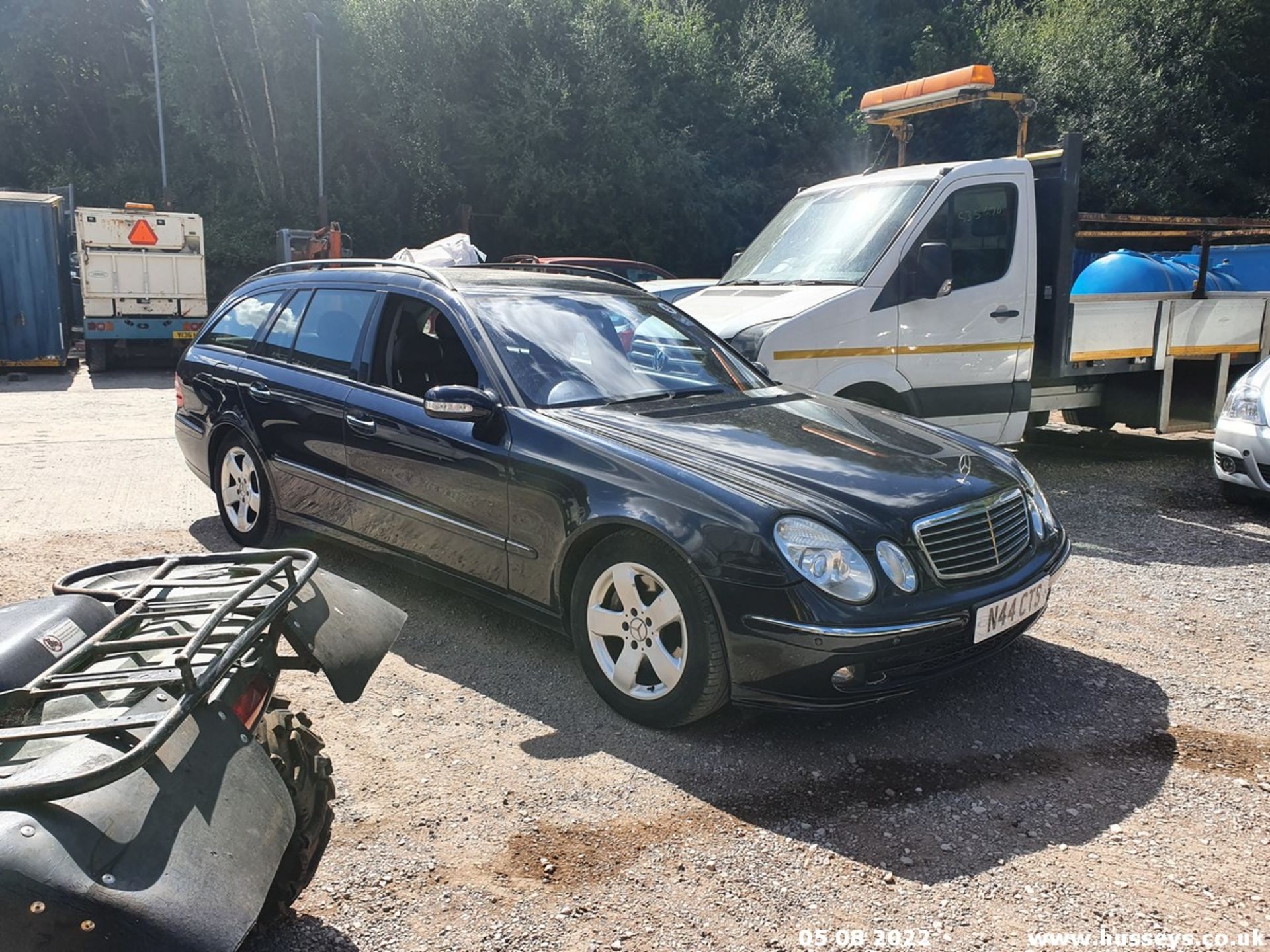 2005 MERCEDES E500 ELEGANCE AUTO - 4966cc 5dr Estate (Blue) - Image 2 of 29