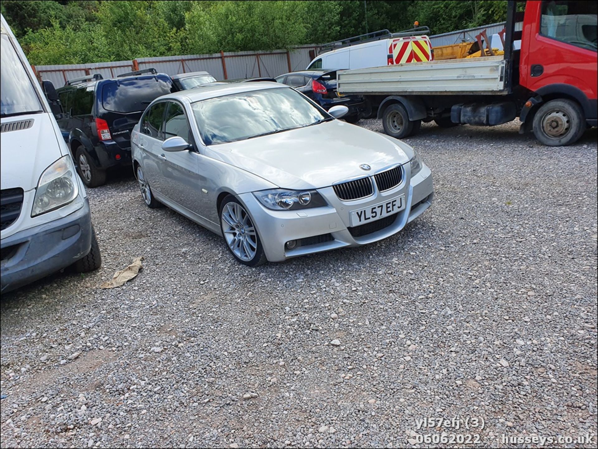 08/57 BMW 330D M SPORT AUTO - 2993cc 4dr Saloon (Silver) - Image 4 of 39