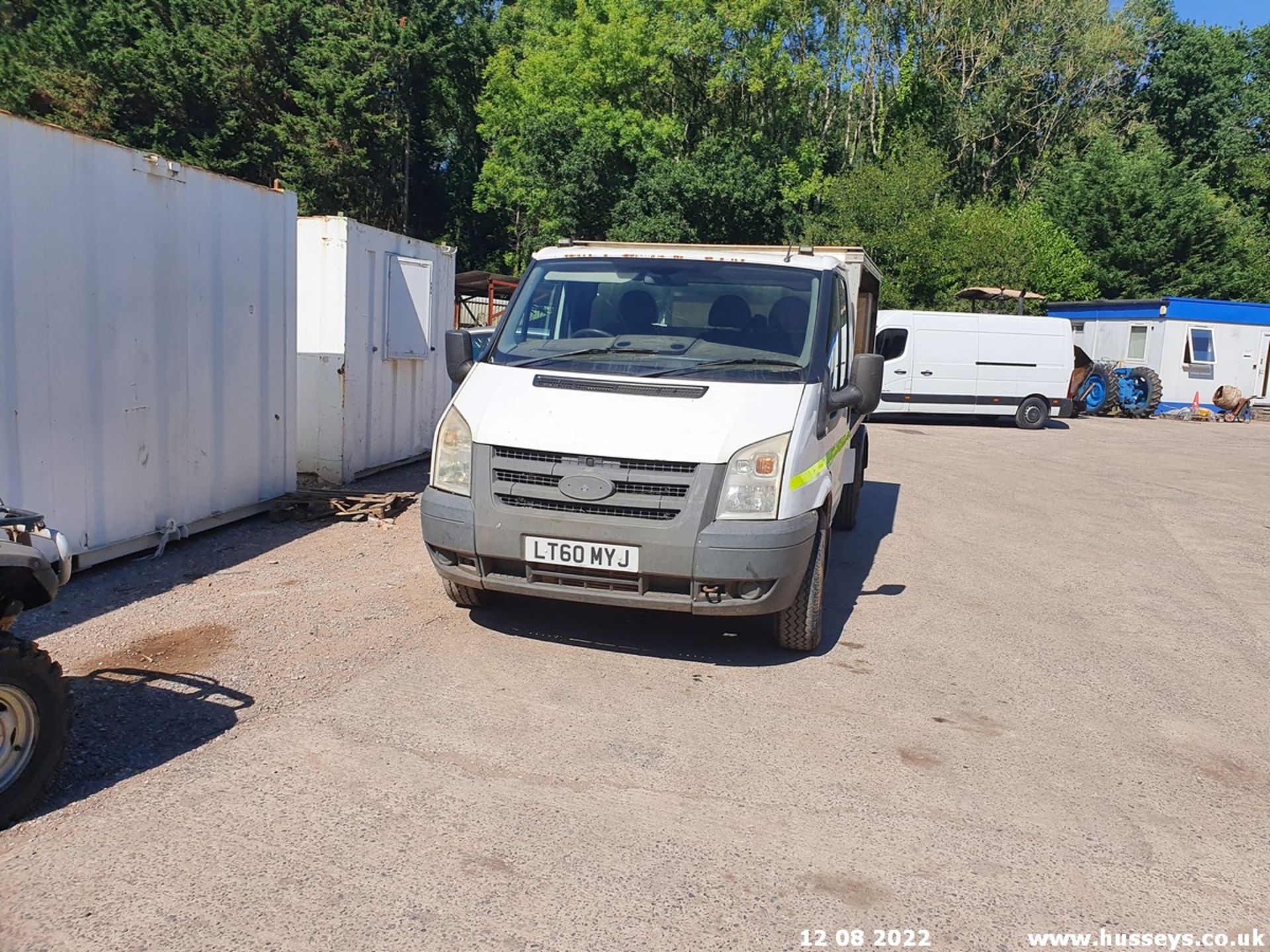 10/60 FORD TRANSIT 100 T350M RWD MILK FLOAT - 2402cc 2dr (White) - Image 2 of 26