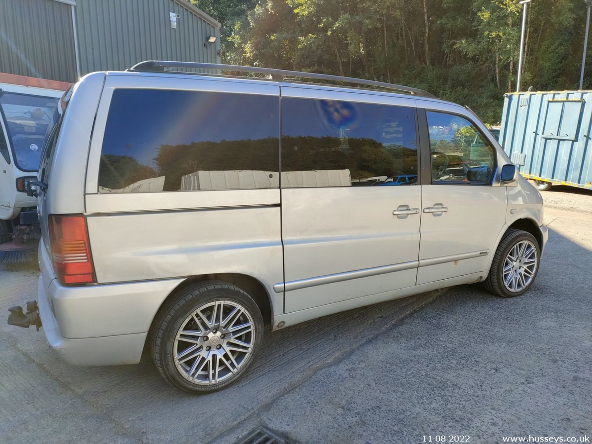 01/51 MERCEDES V220 CDI AMBIENTE AUTO - 2151cc 5dr MPV (Silver, 191k) - Image 19 of 32