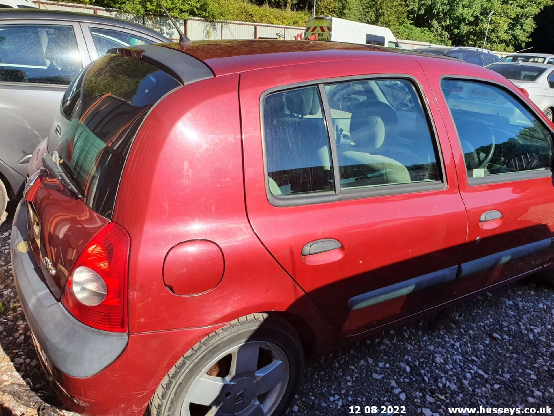 02/02 RENAULT CLIO PRIVILEGE DCI 80 - 1461cc 5dr Hatchback (Red) - Image 13 of 21