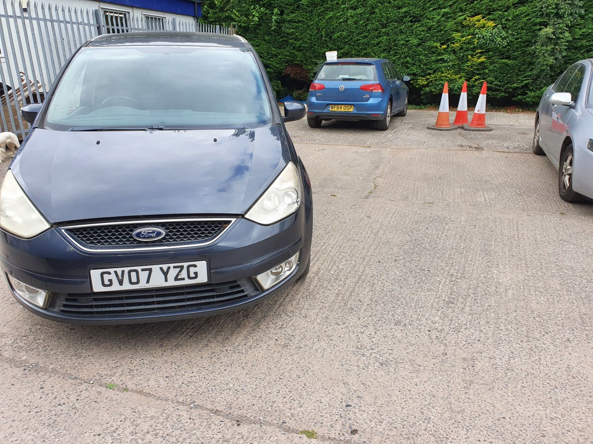 07/07 FORD GALAXY ZETEC - 1999cc 5dr MPV (Grey) - Image 6 of 25