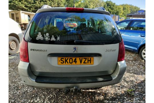 04/04 PEUGEOT 307 SW S HDI - 1560cc 5dr Estate (Silver) - Image 13 of 29